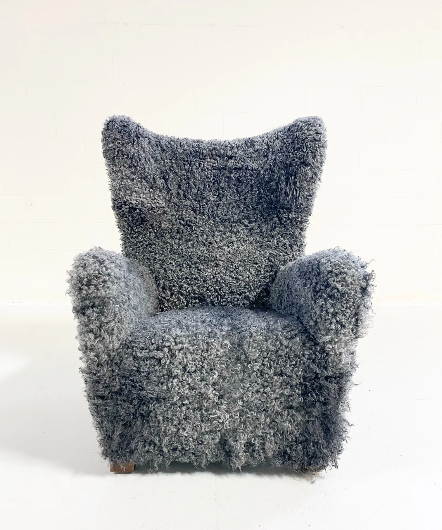 Model 1672 Lounge Chair in Gotland Sheepskin - Image 7