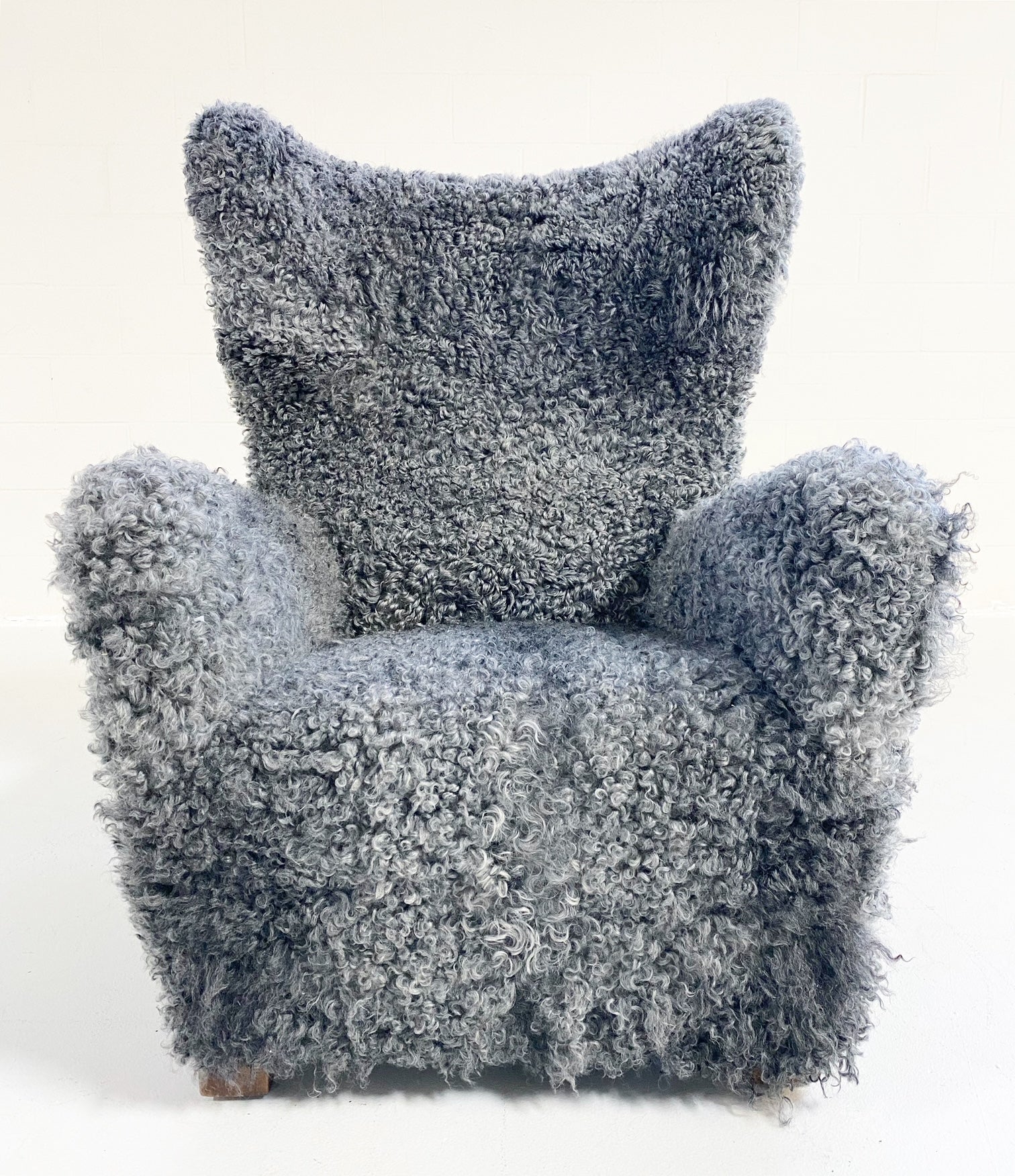Model 1672 Lounge Chair in Gotland Sheepskin - Image 8