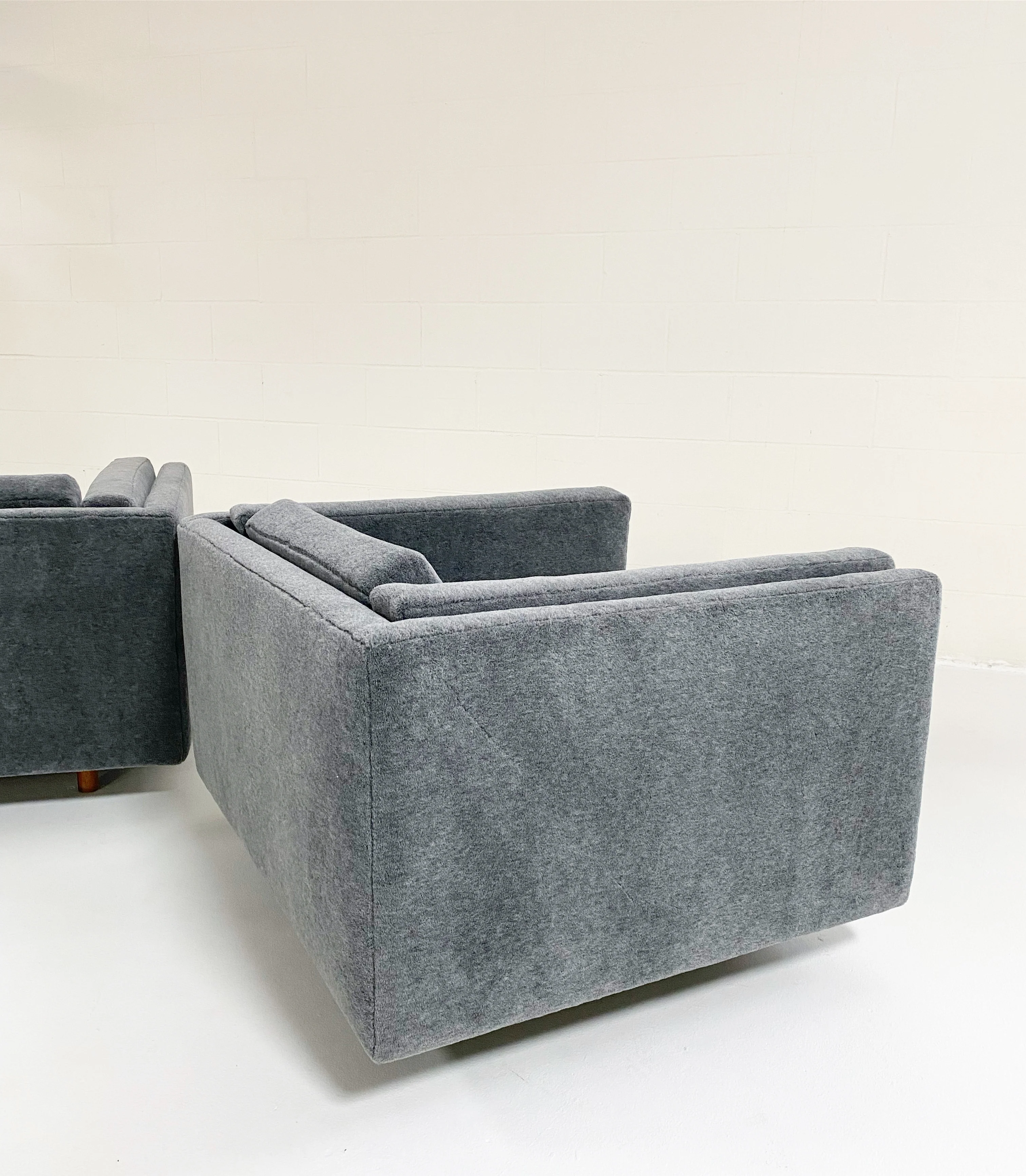 Lounge Chairs in Grey Mohair, Pair - Image 10