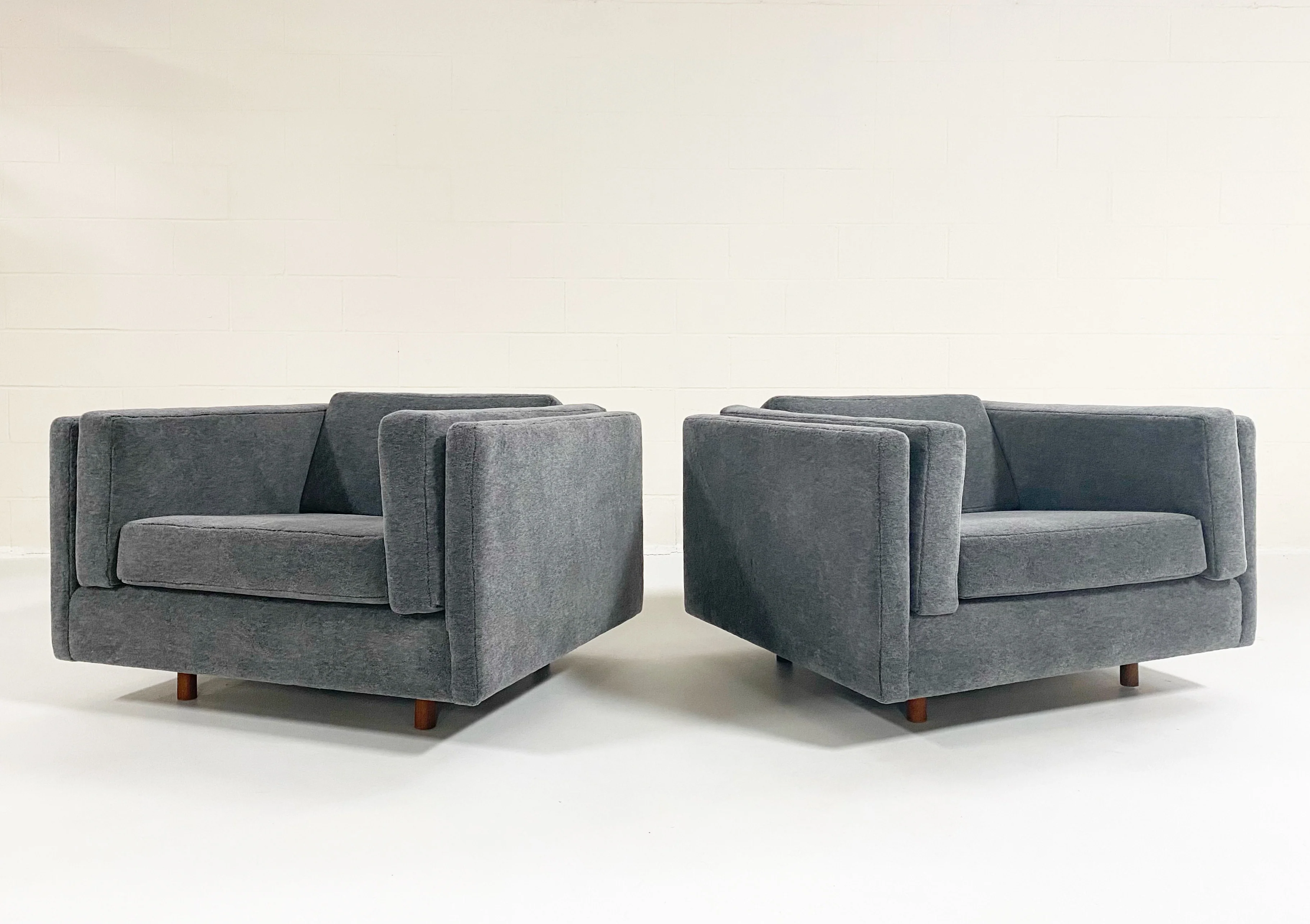 Lounge Chairs in Grey Mohair, Pair - Image 3