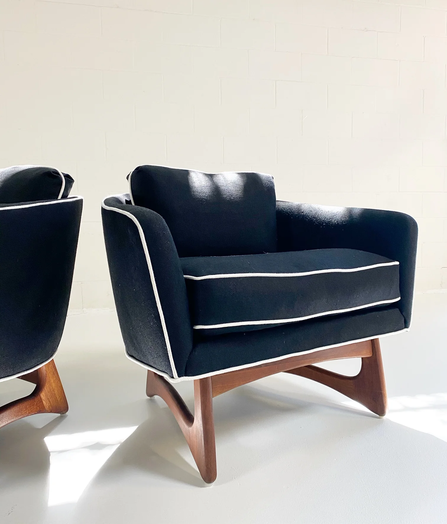 Lounge Chairs in Rose Uniacke Linen, pair - Image 10
