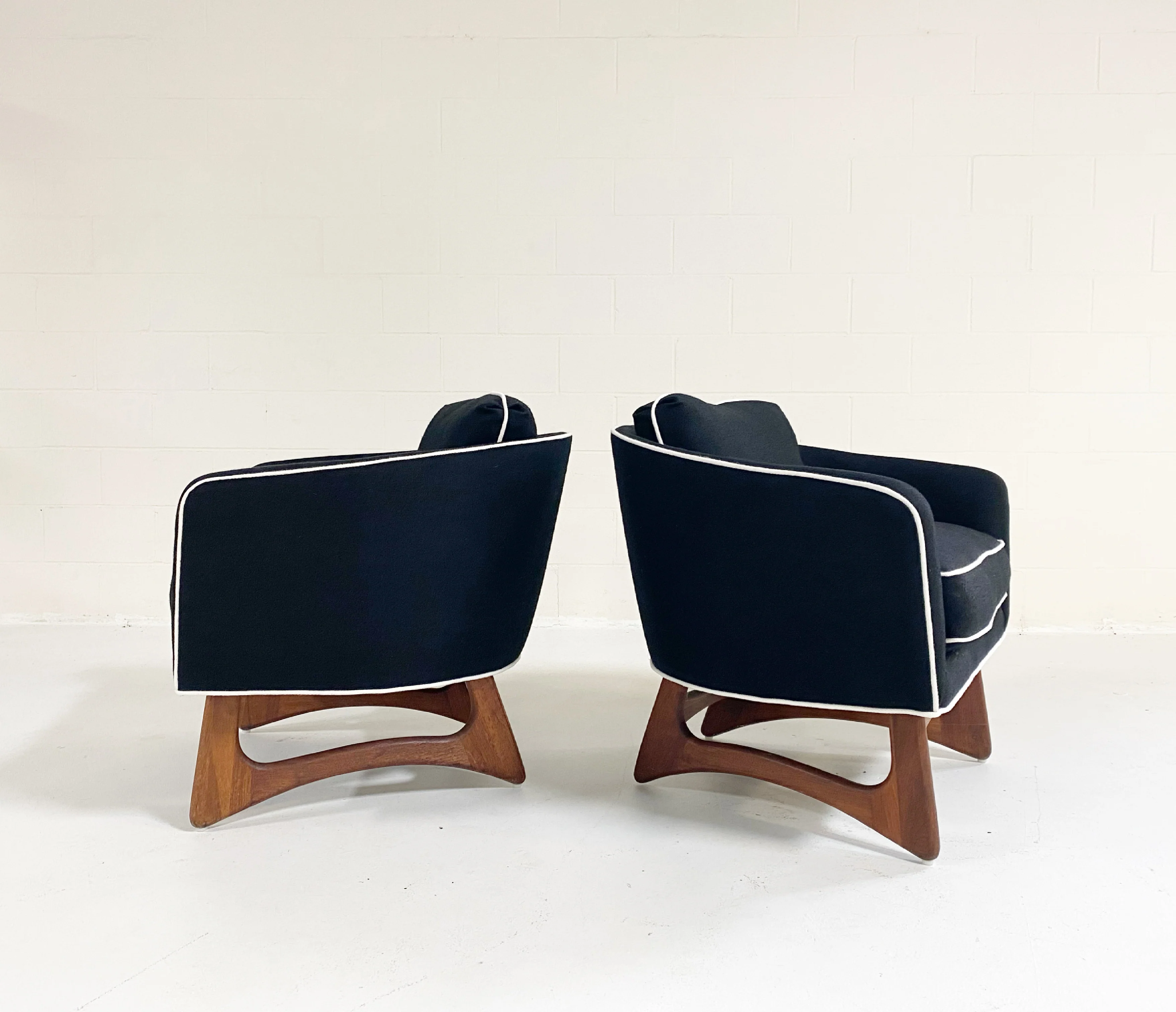 Lounge Chairs in Rose Uniacke Linen, pair - Image 2