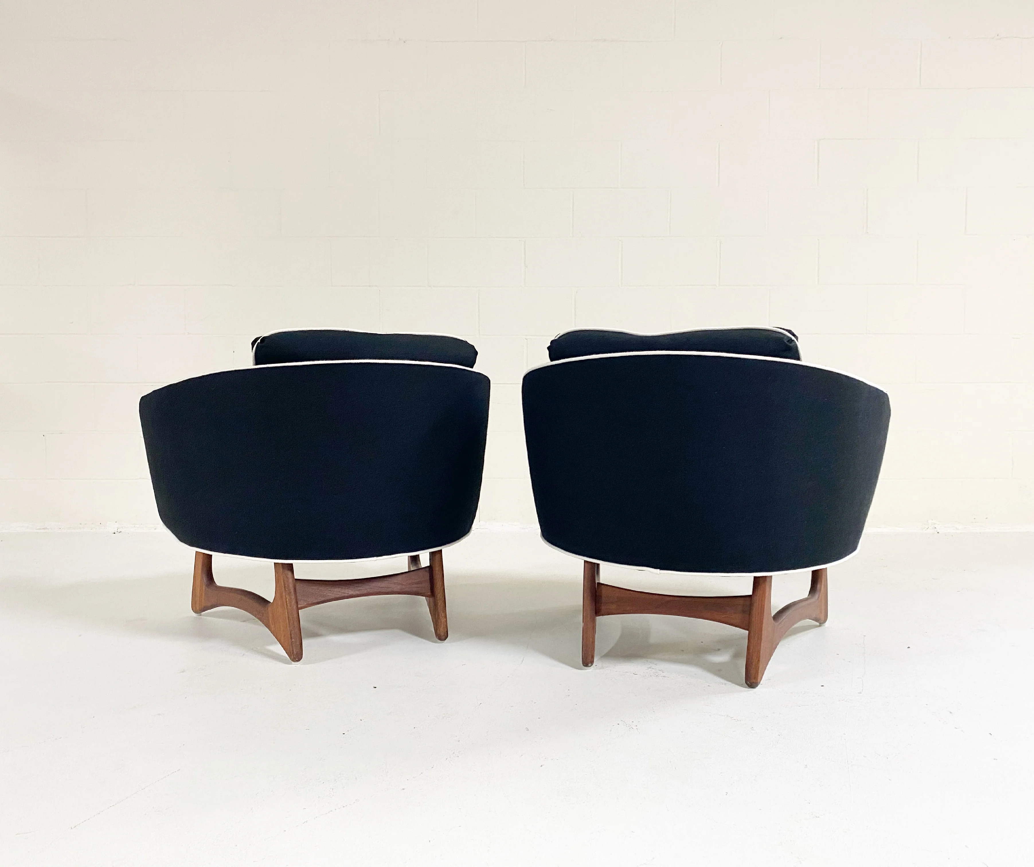 Lounge Chairs in Rose Uniacke Linen, pair - Image 3