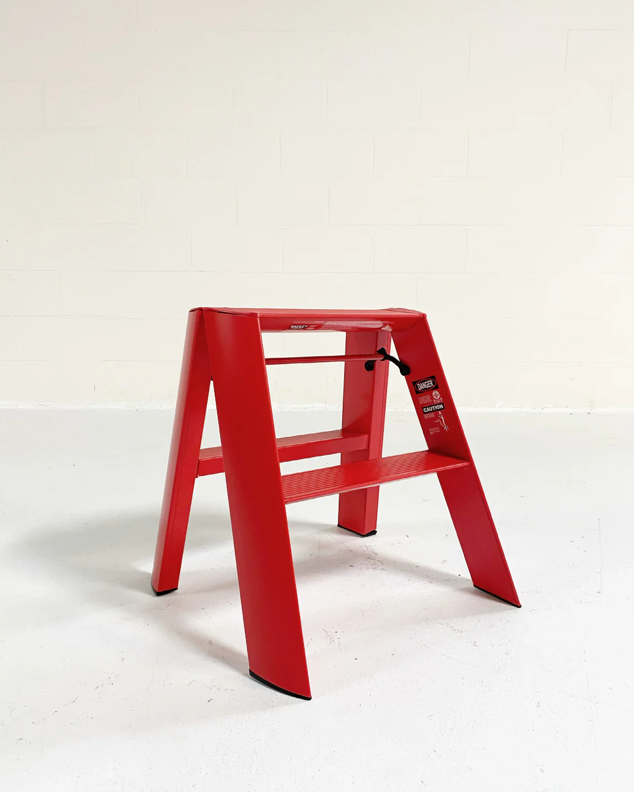 Lucano Wide 2-Step Ladder, Red - Image 3
