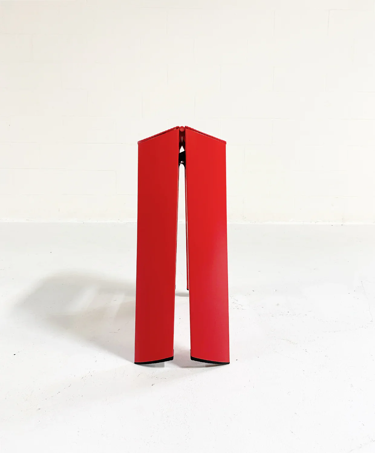 Lucano Wide 2-Step Ladder, Red - Image 4
