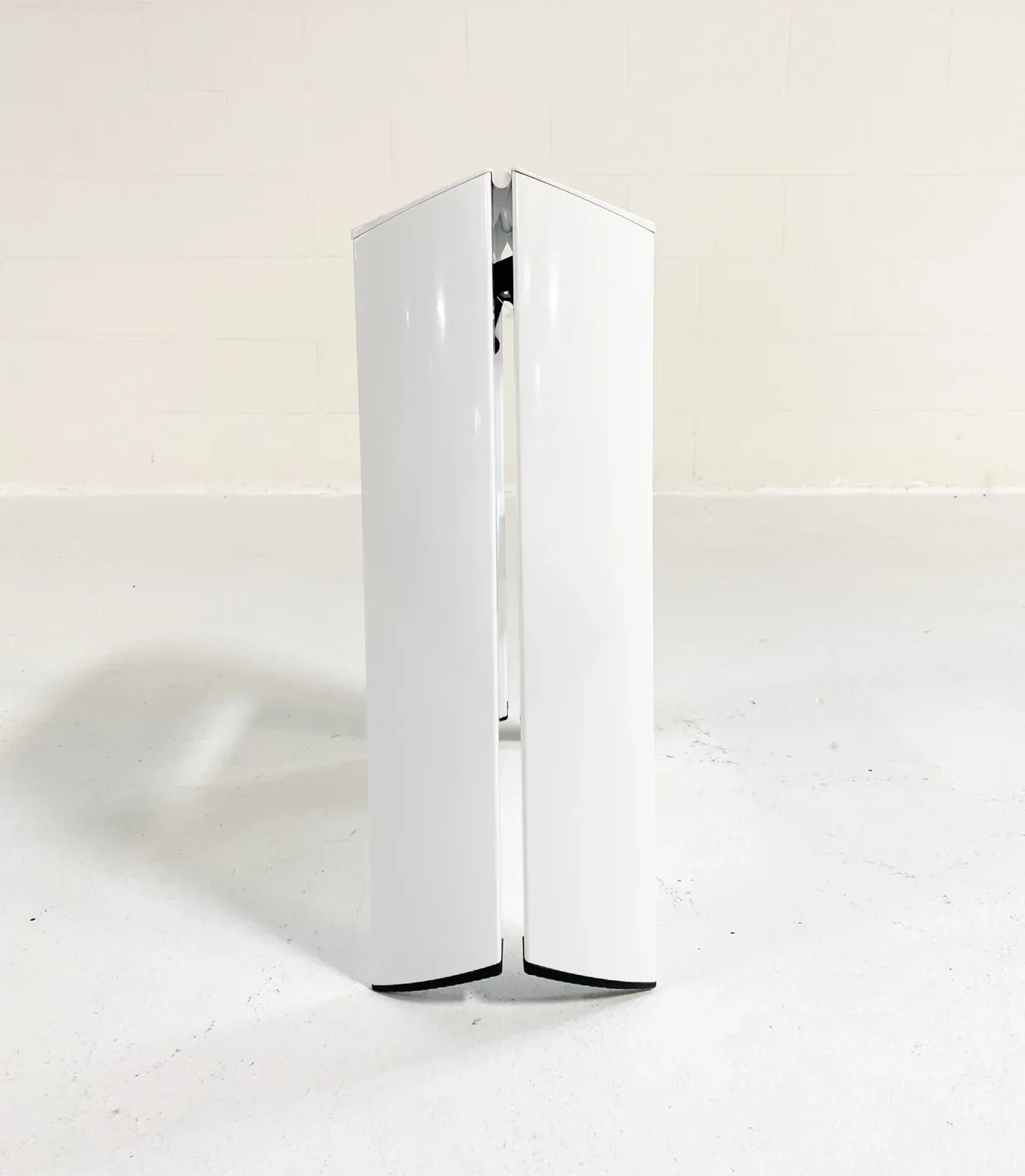 Lucano Wide 2-Step Ladder, White - Image 3