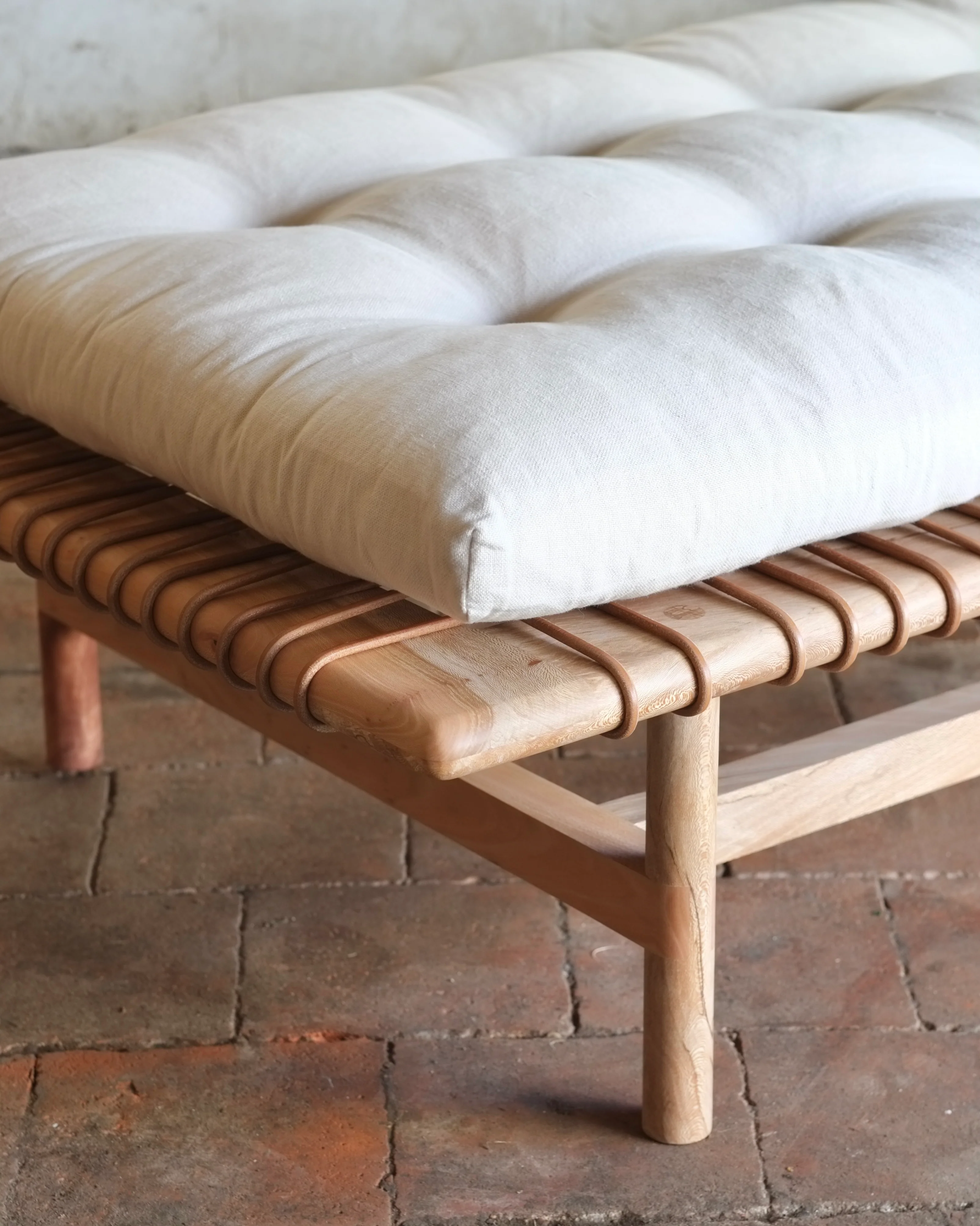 Mesa Daybed in Linen - Image 2