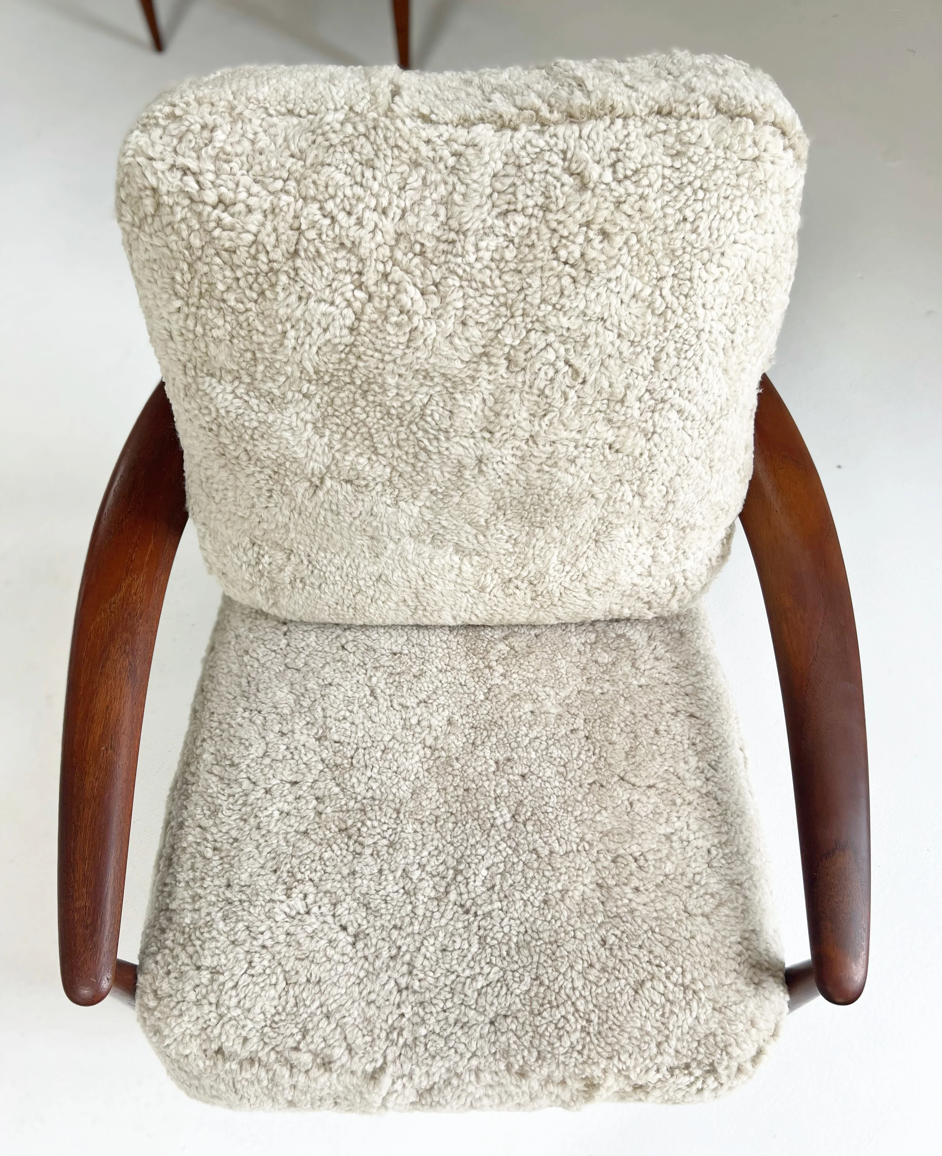 Model 118 Lounge Chairs in Shearling, Pair - Image 11
