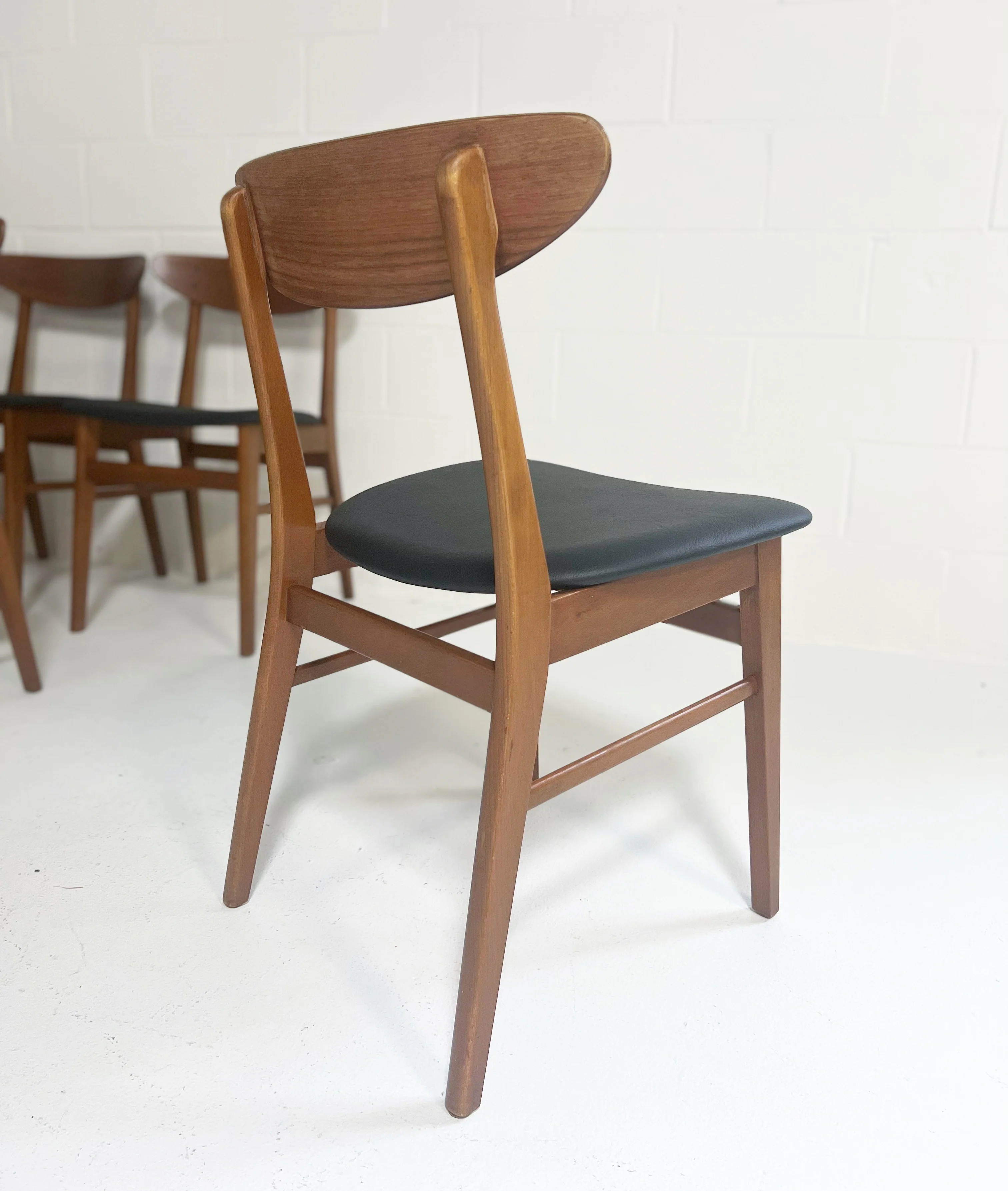ON HOLD Model 210 Dining Chair, 4 Available - Image 3