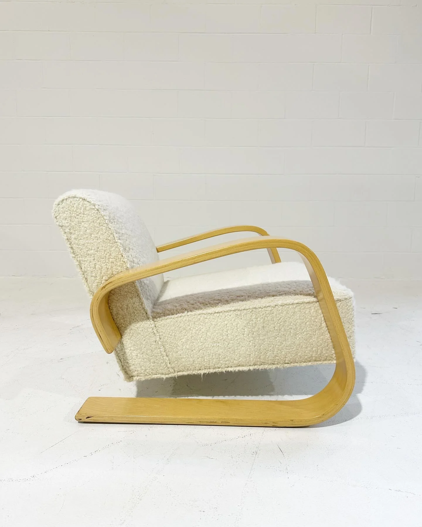 Model 400 "Tank" Lounge Chair in Rogers & Goffigon Wool - Image 4