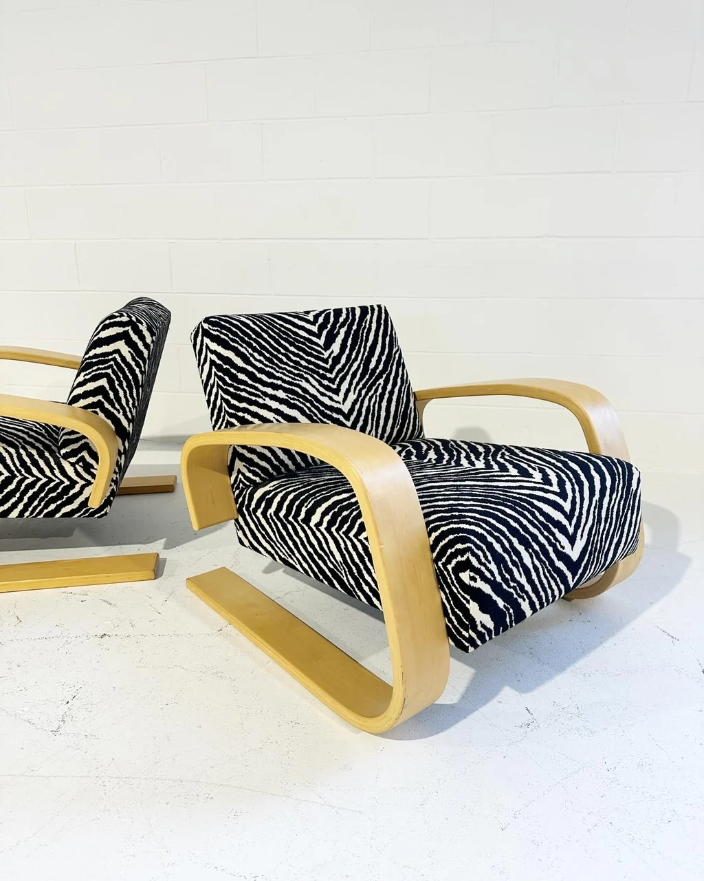 Model 37/400 "Tank" Lounge Chairs, Pair - Image 11