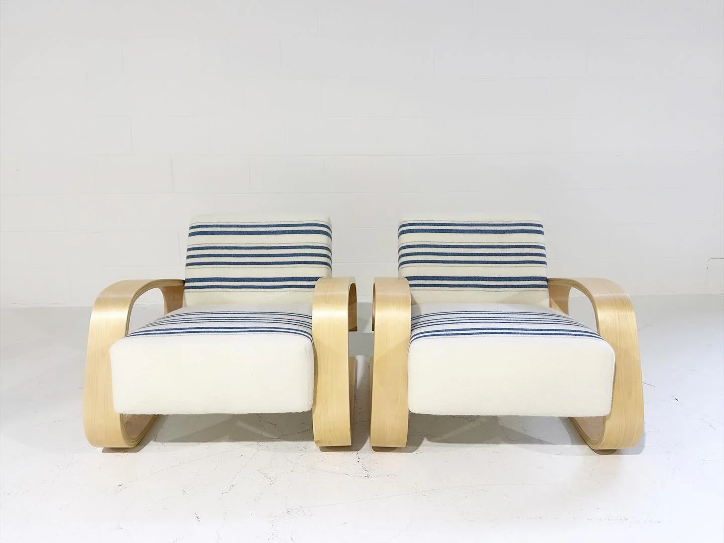 Model 400 "Tank" Lounge Chairs in Swans Island Company Blankets, Pair - Image 6