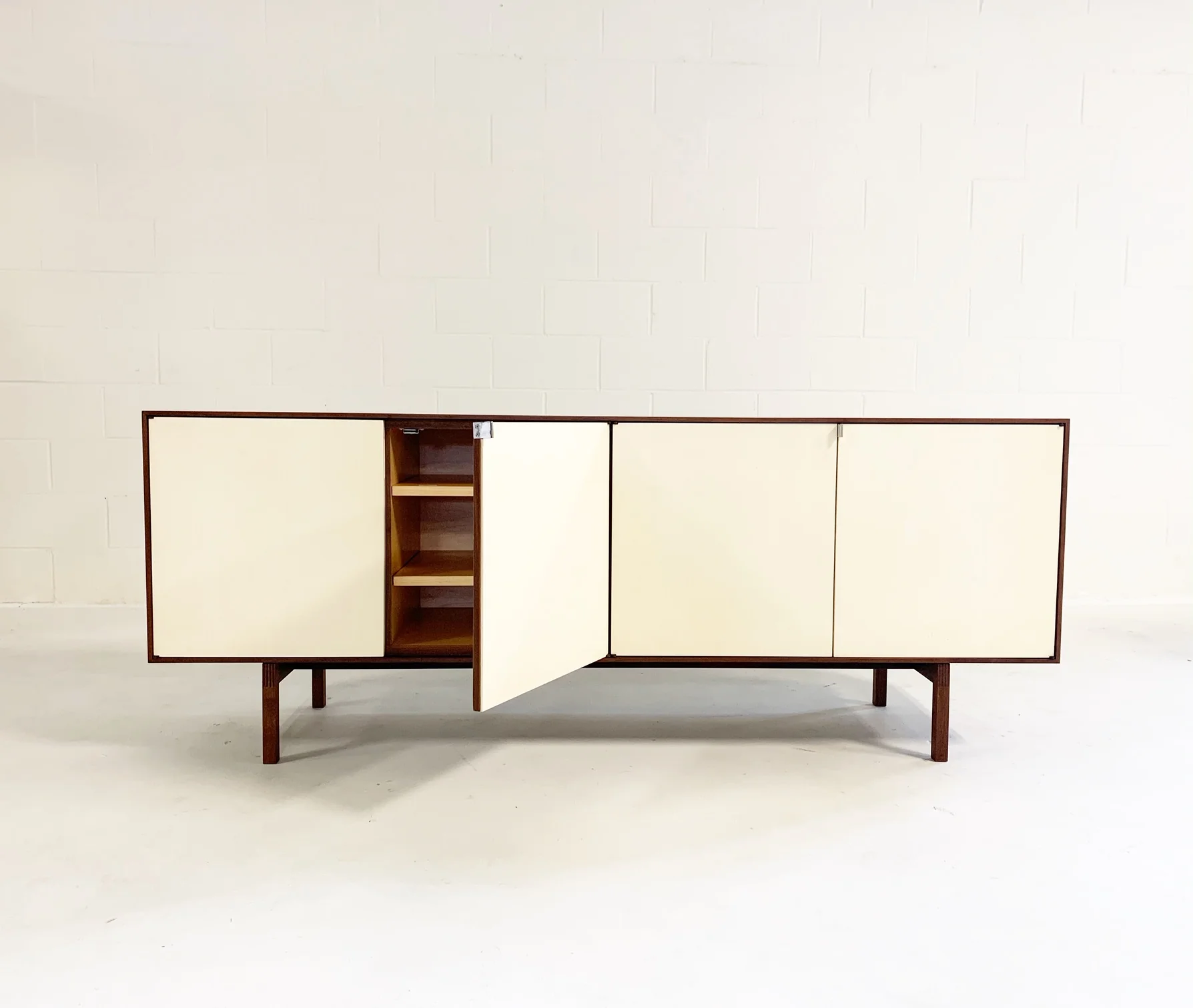 Model 541 Cabinet - Image 2
