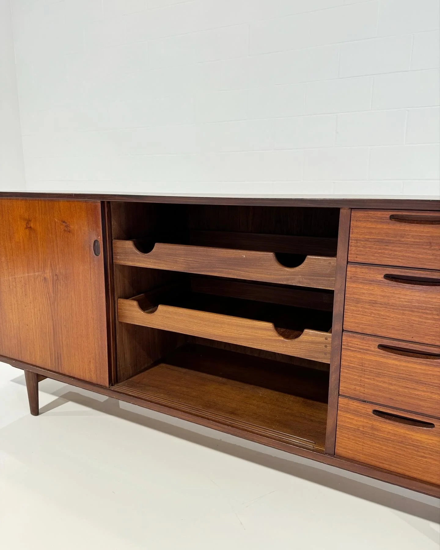 Model 65-106 Jutland Cabinet - Image 4