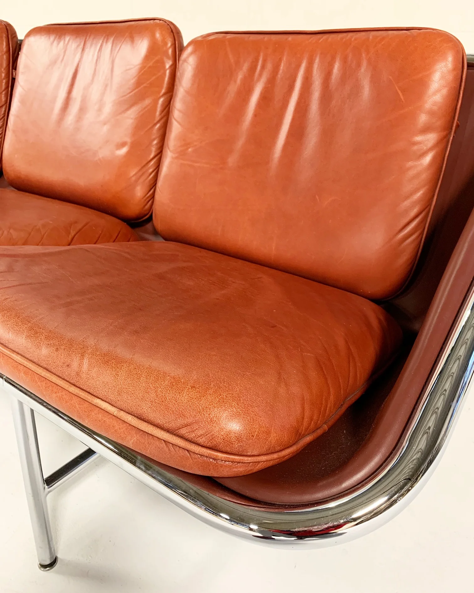Model 6832 Sling Sofa - Image 3
