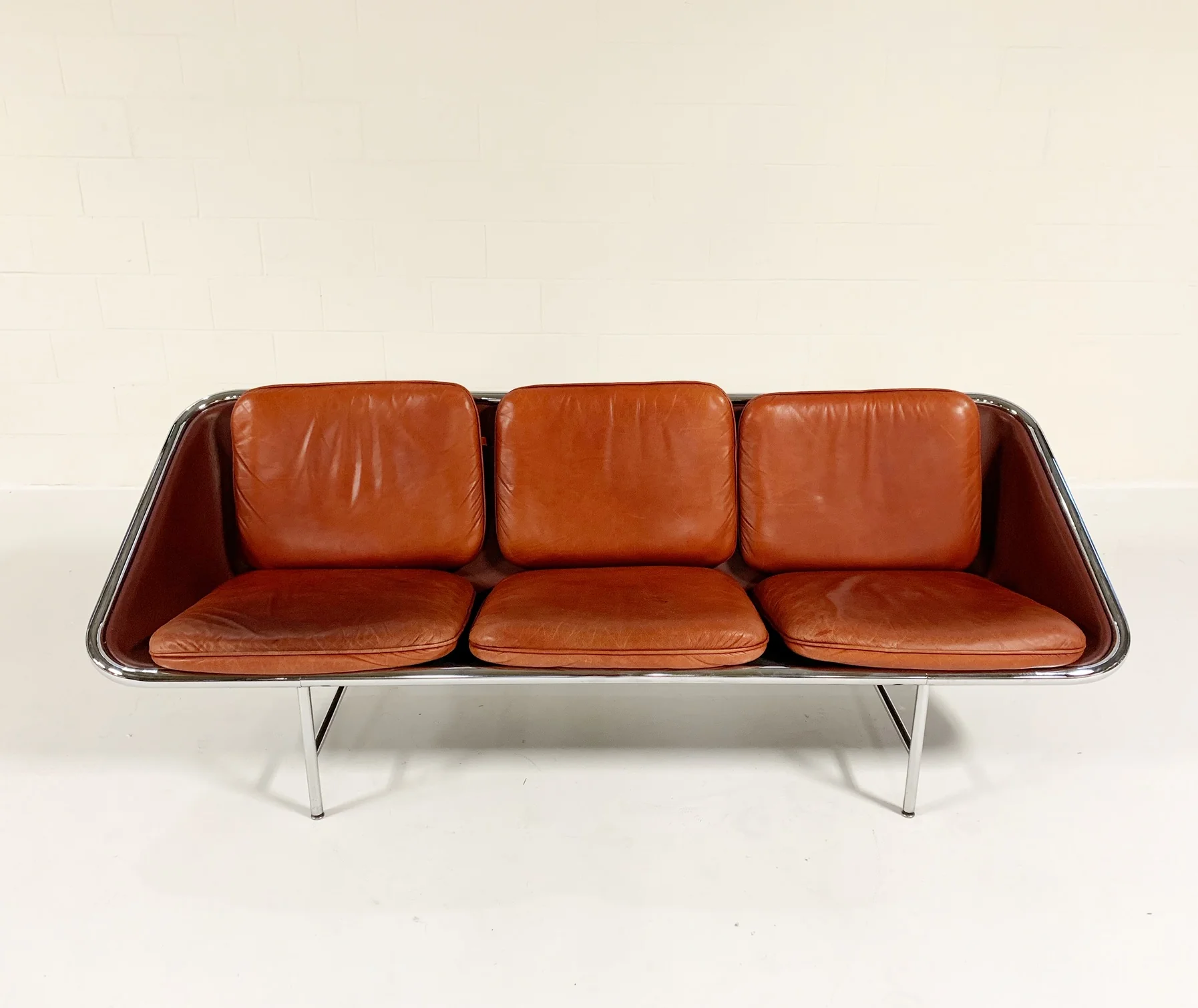 Model 6832 Sling Sofa - Image 4