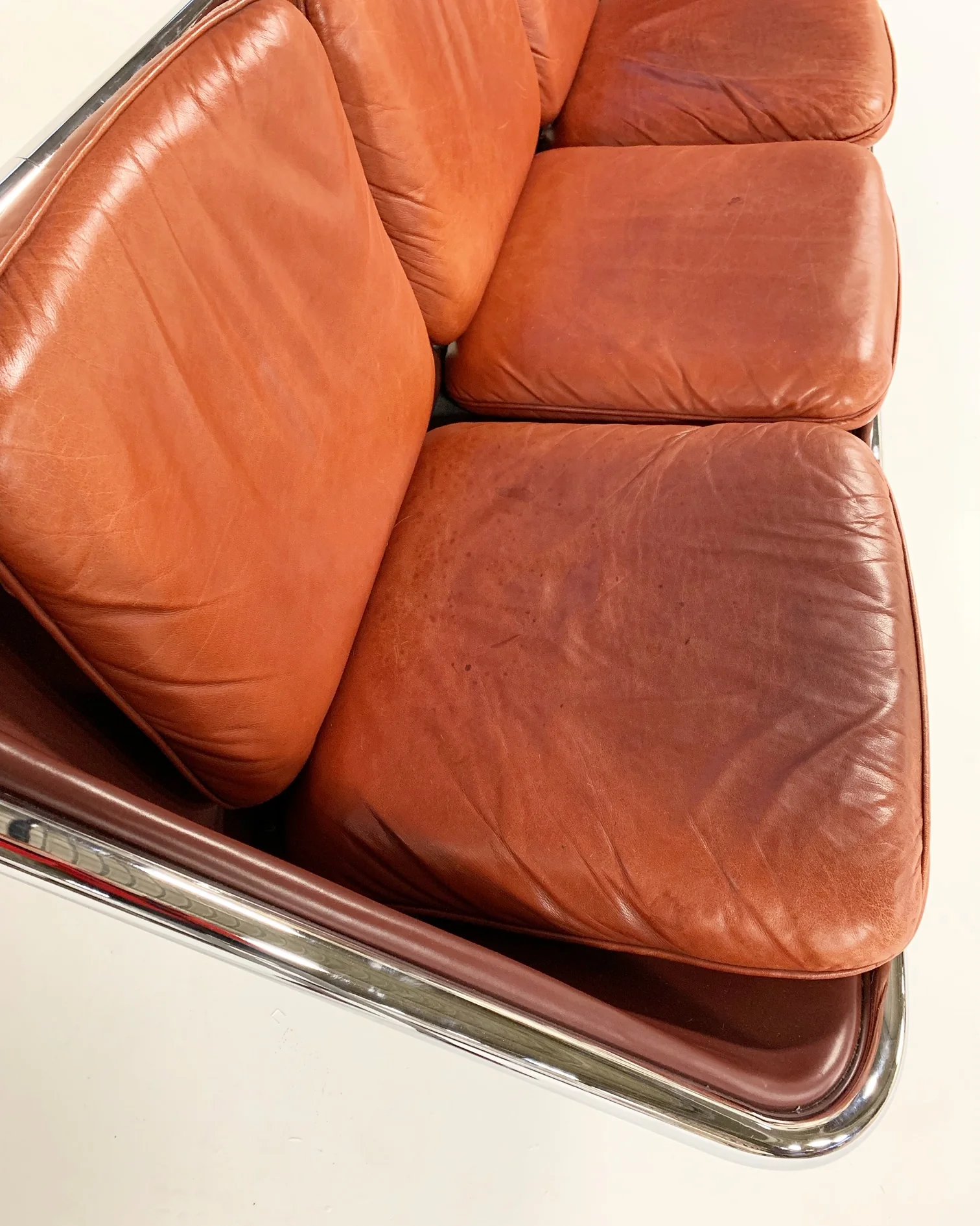 Model 6832 Sling Sofa - Image 6