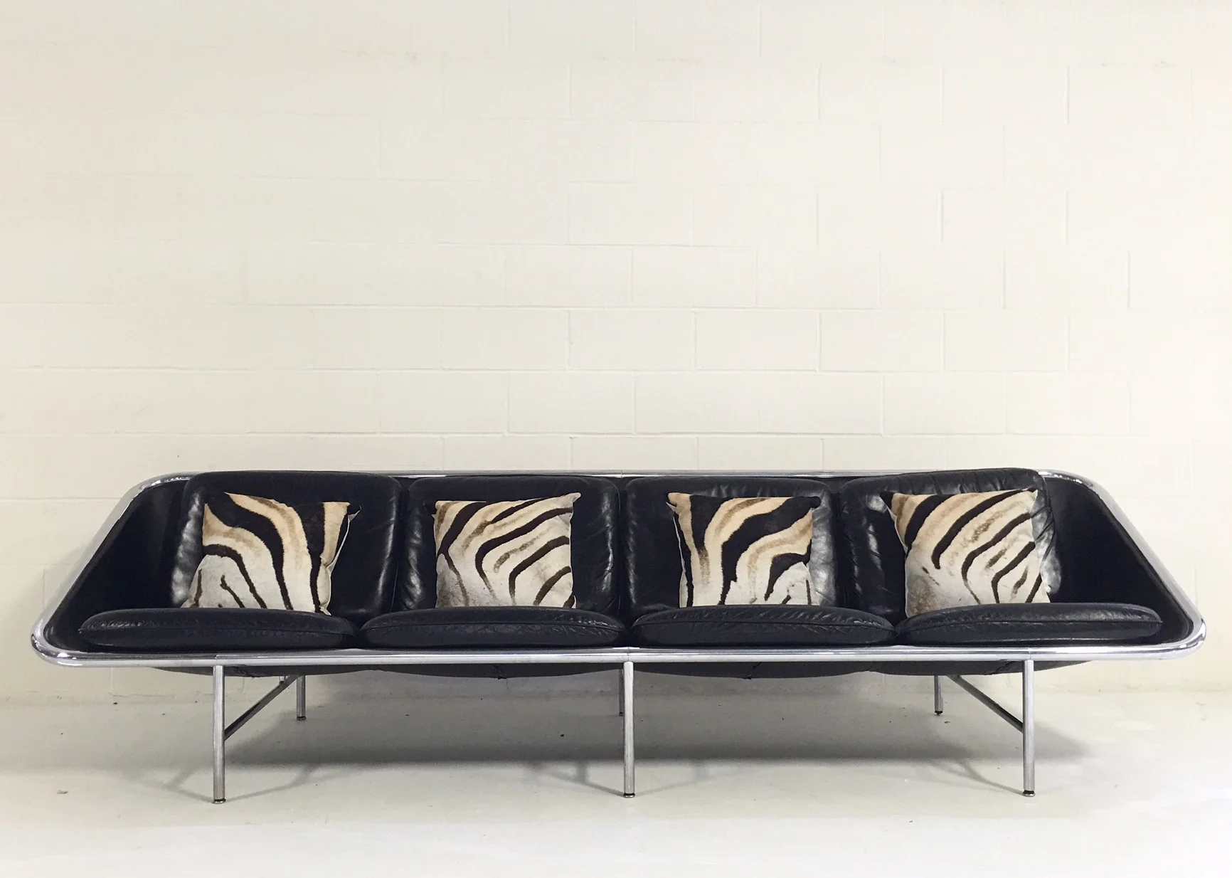 Model 6833 Sling Sofa with Zebra Pillows - Image 3