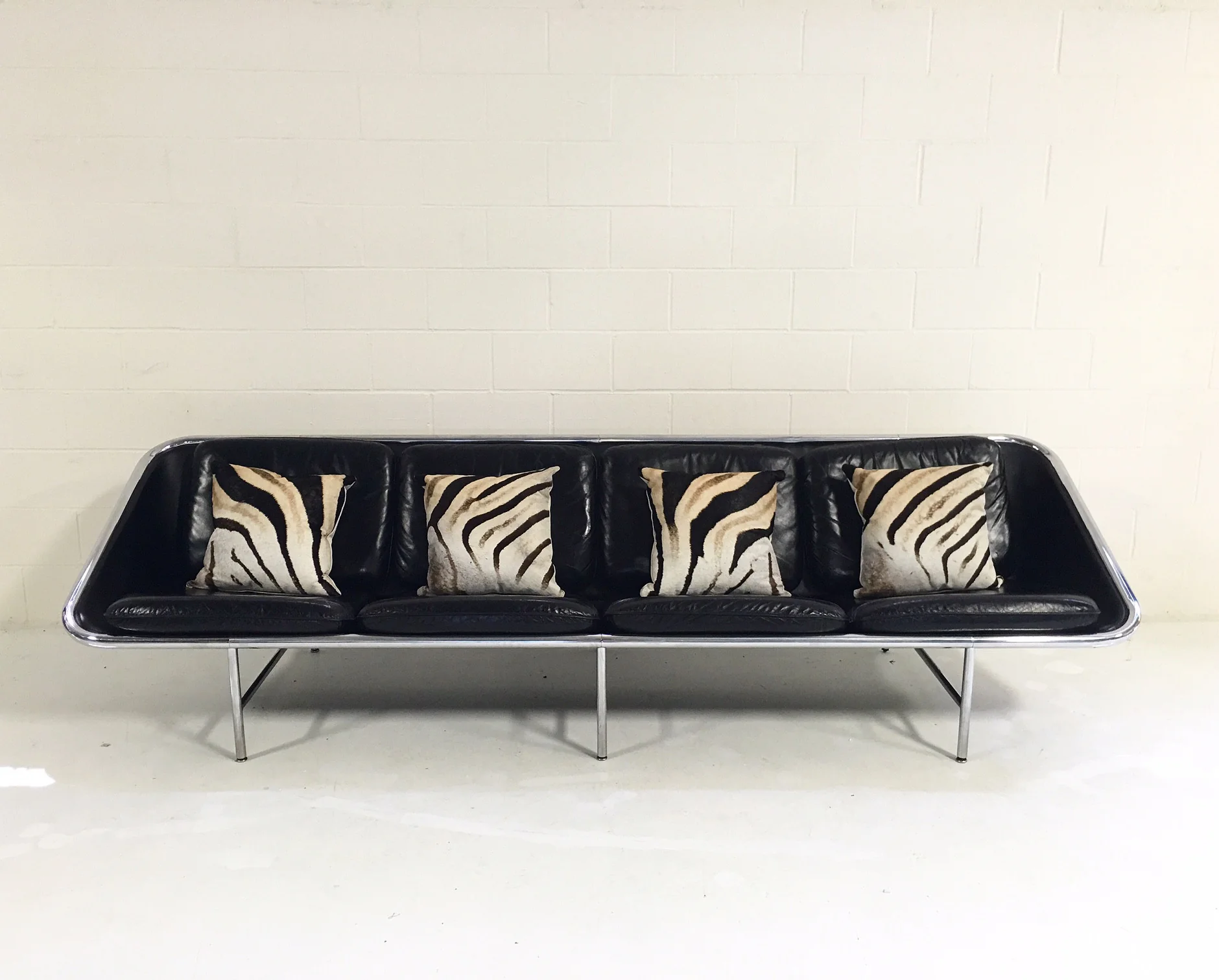 Model 6833 Sling Sofa with Zebra Pillows - Image 4