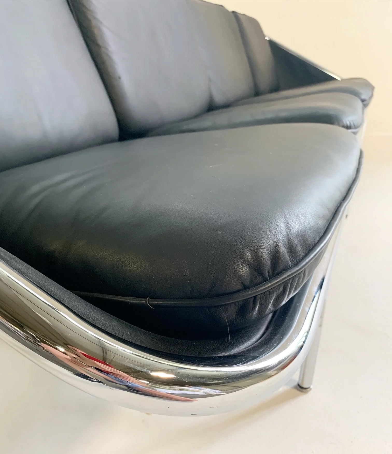 Model 6833 Sling Sofa - Image 3