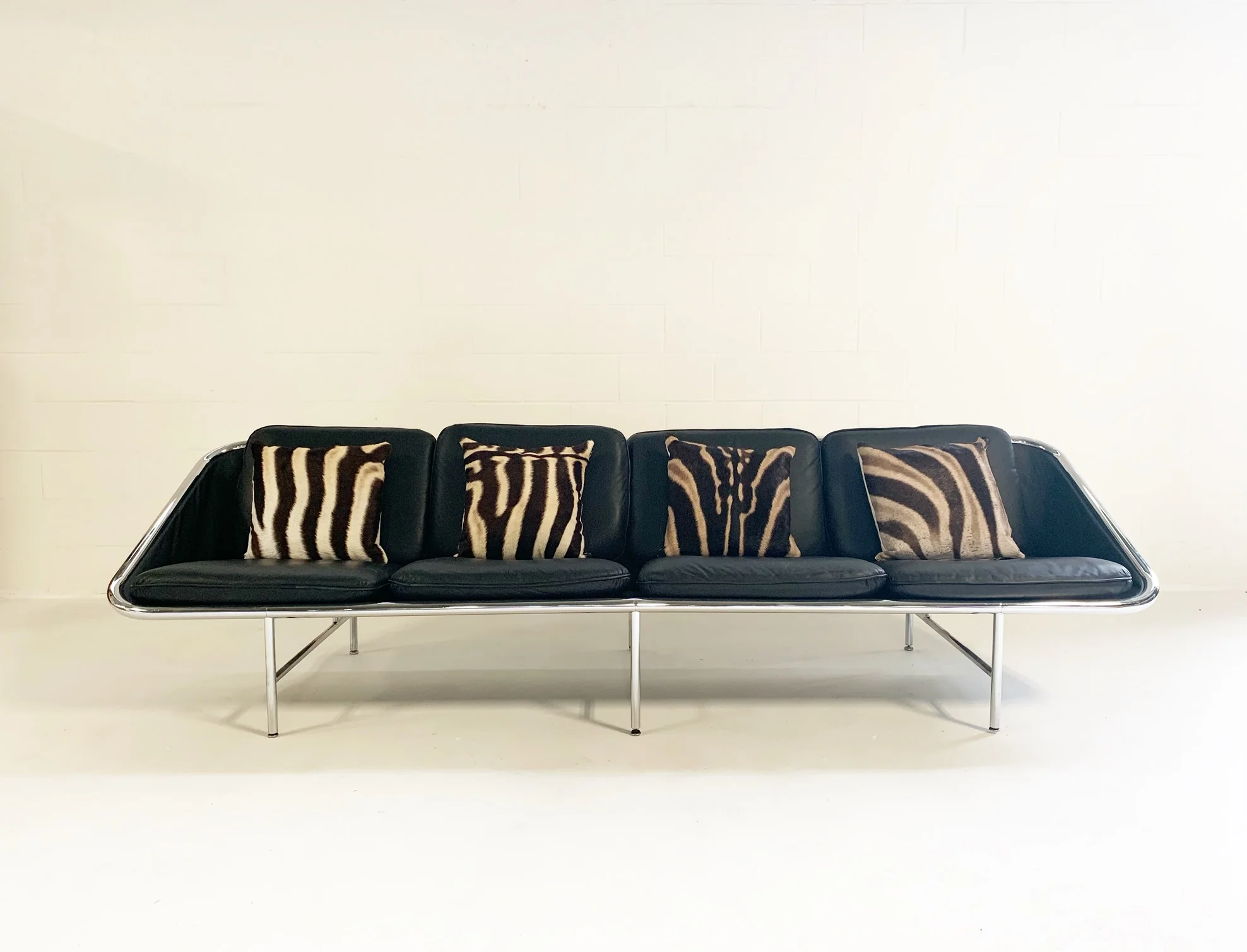 Model 6833 Sling Sofa - Image 6