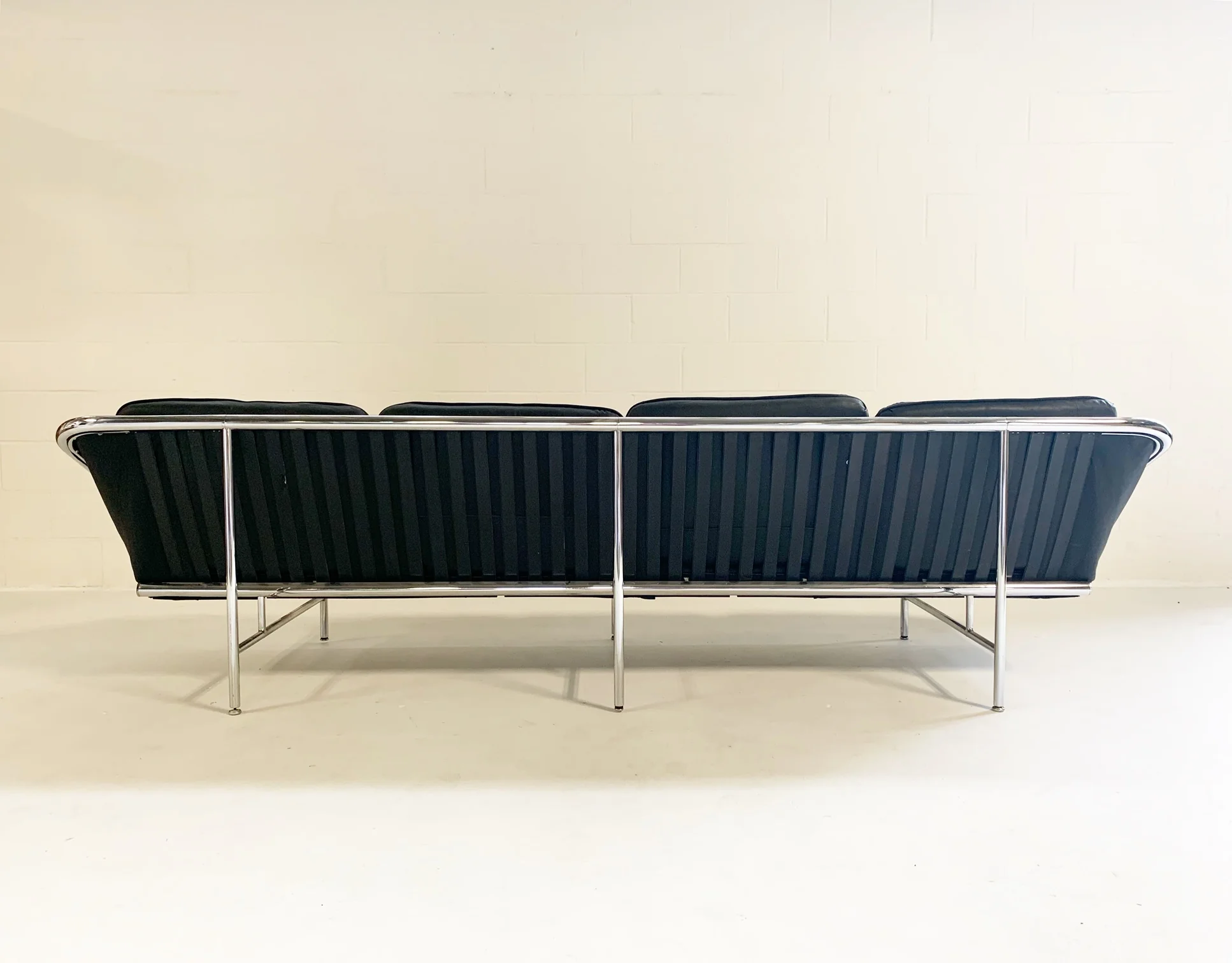 Model 6833 Sling Sofa - Image 7