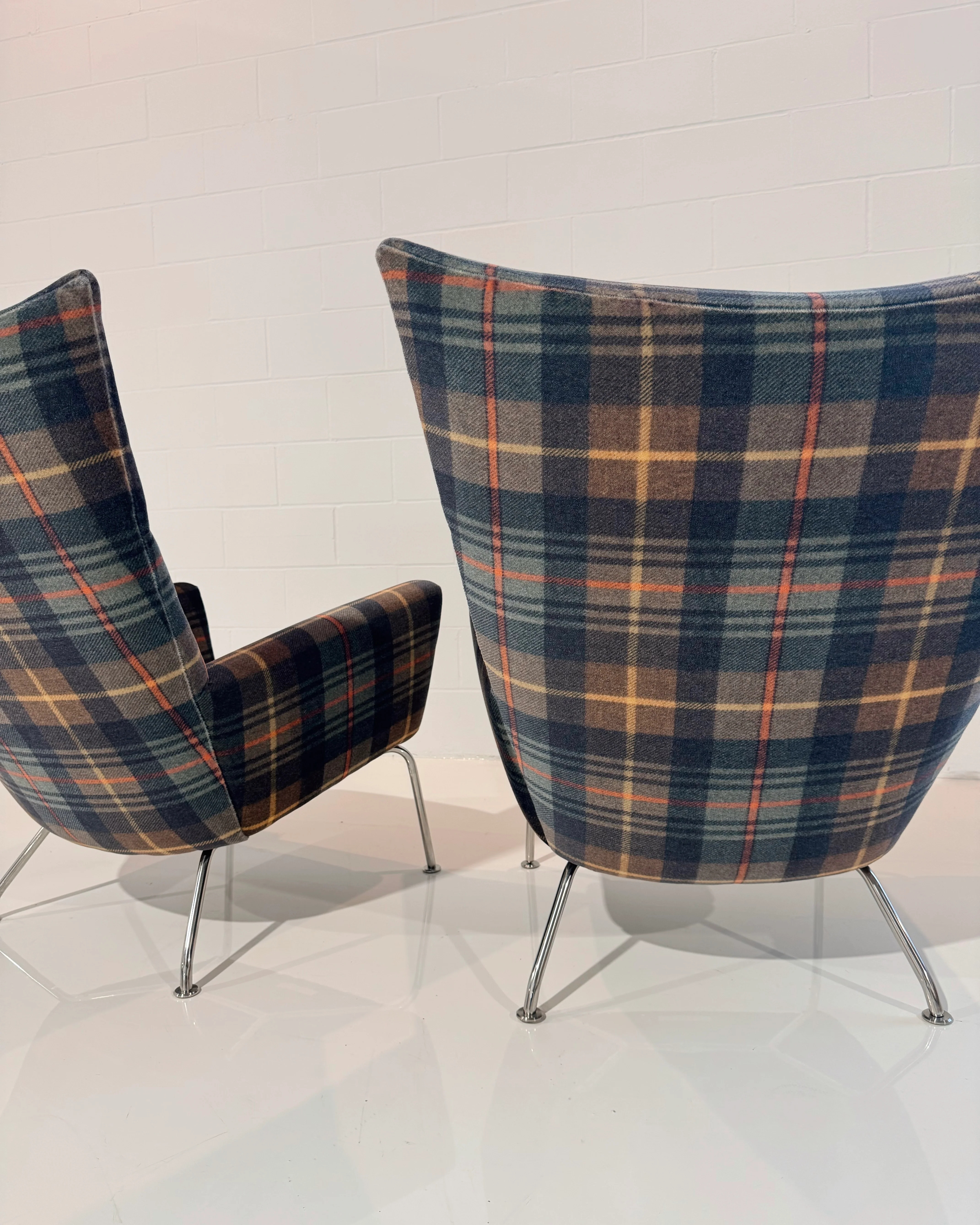 Model CH445 Wing Chairs in Pierre Frey Mohair, Pair - Image 8