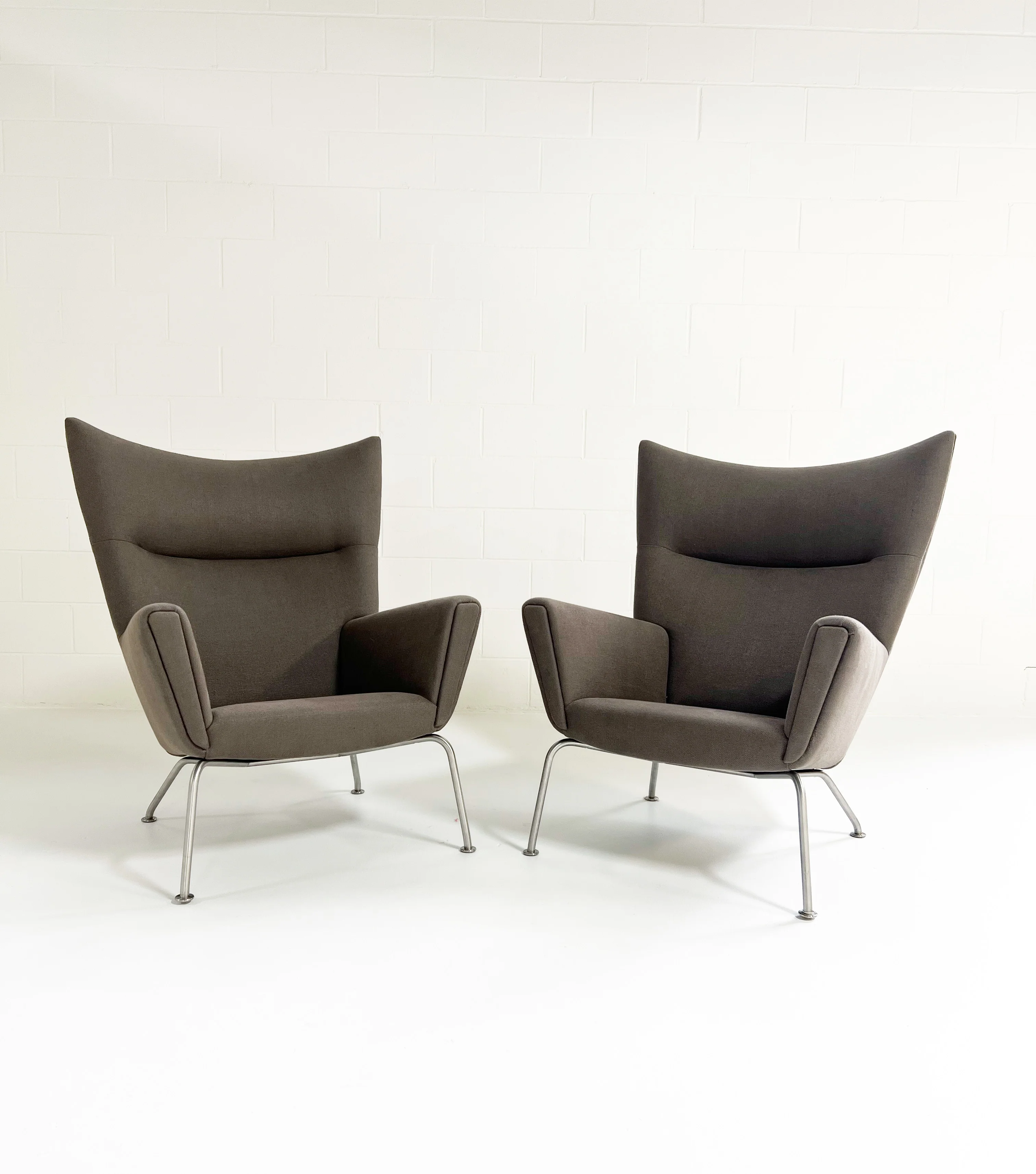 Model CH445 Wing Chairs, Pair - Image 2