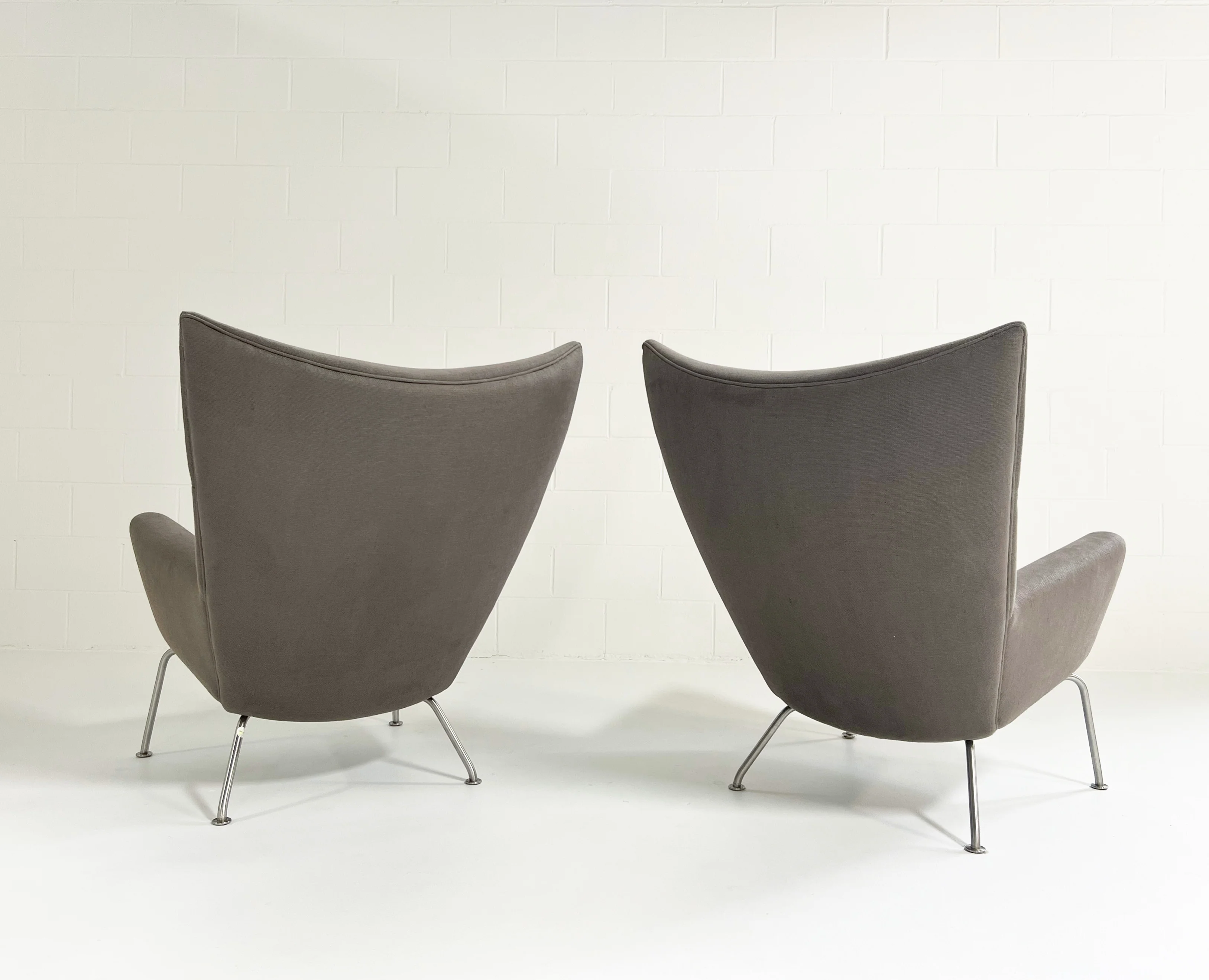 Model CH445 Wing Chairs, Pair - Image 3