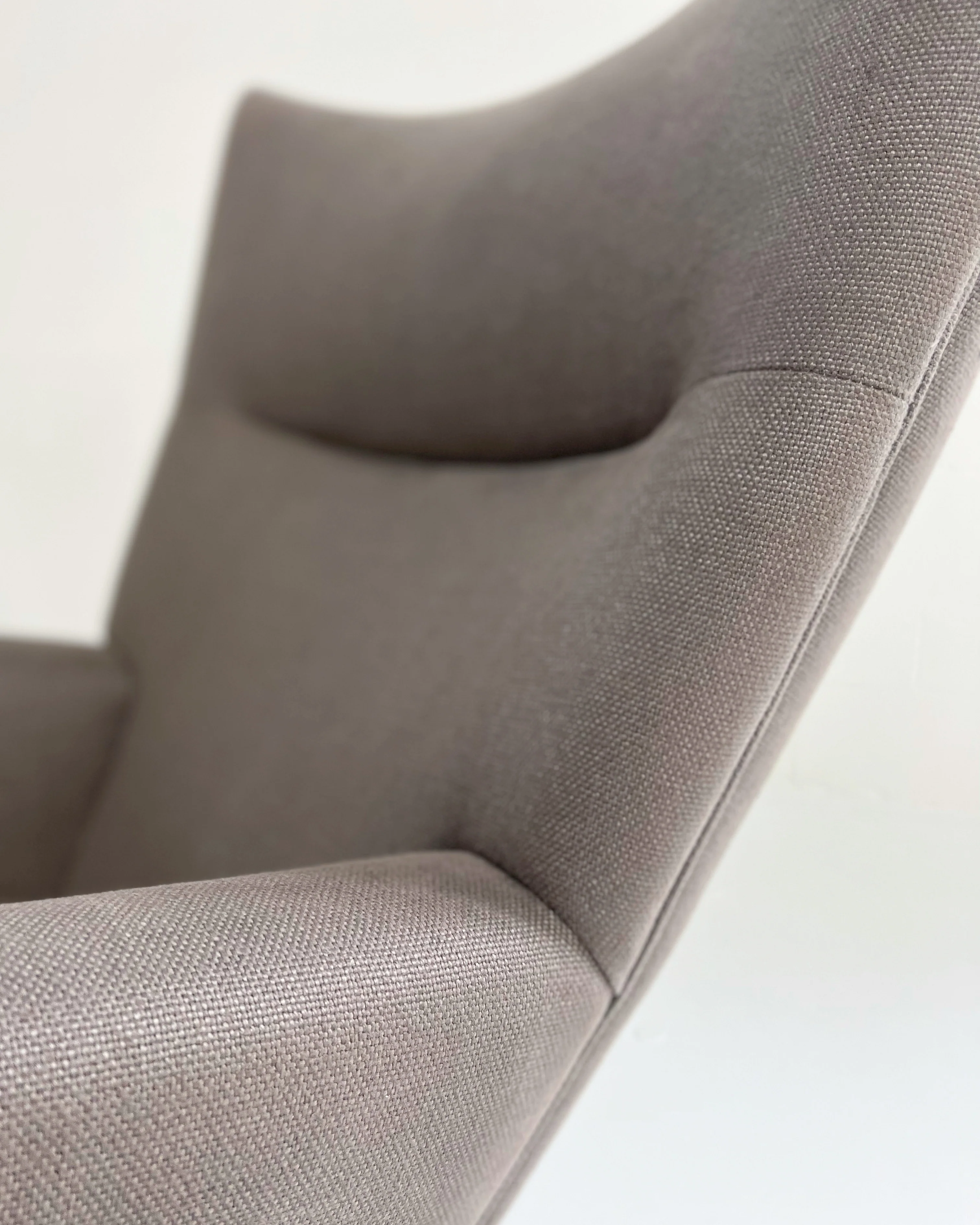 Model CH445 Wing Chairs, Pair - Image 4