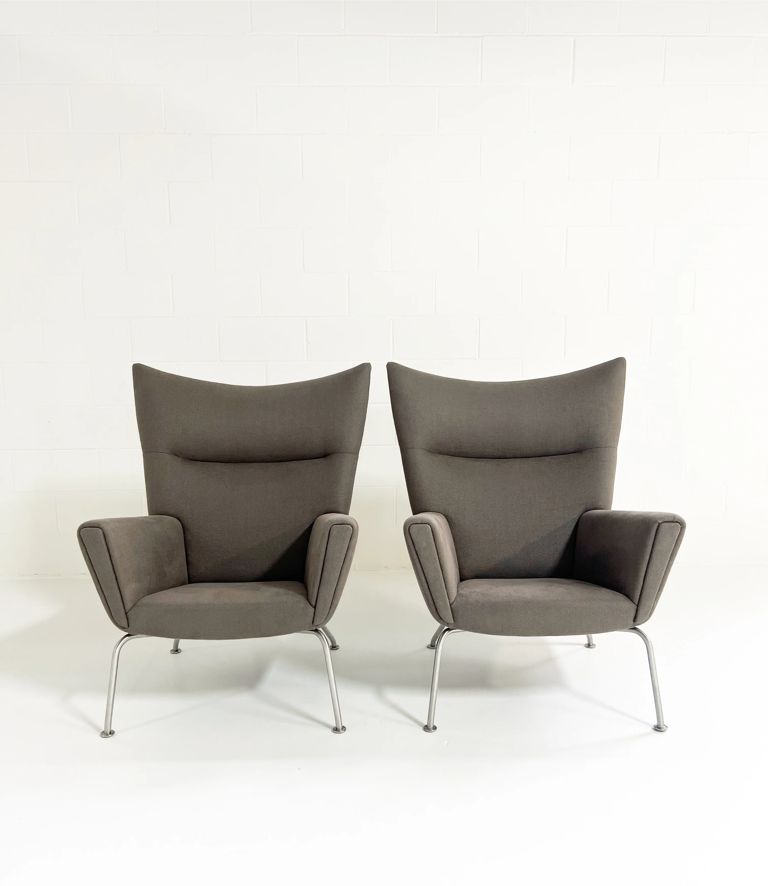 Model CH445 Wing Chairs, Pair - Image 6