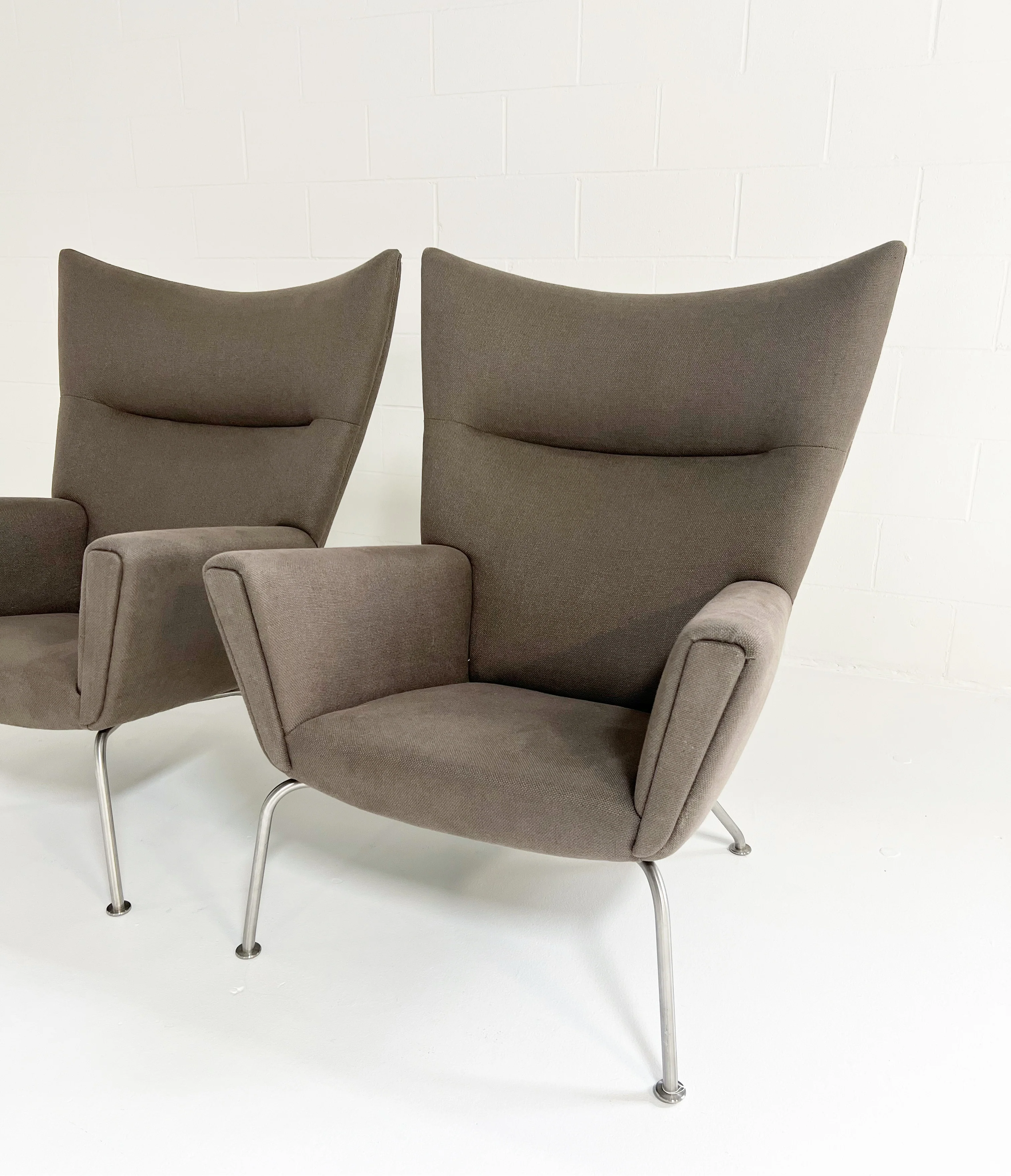 Model CH445 Wing Chairs, Pair - Image 7