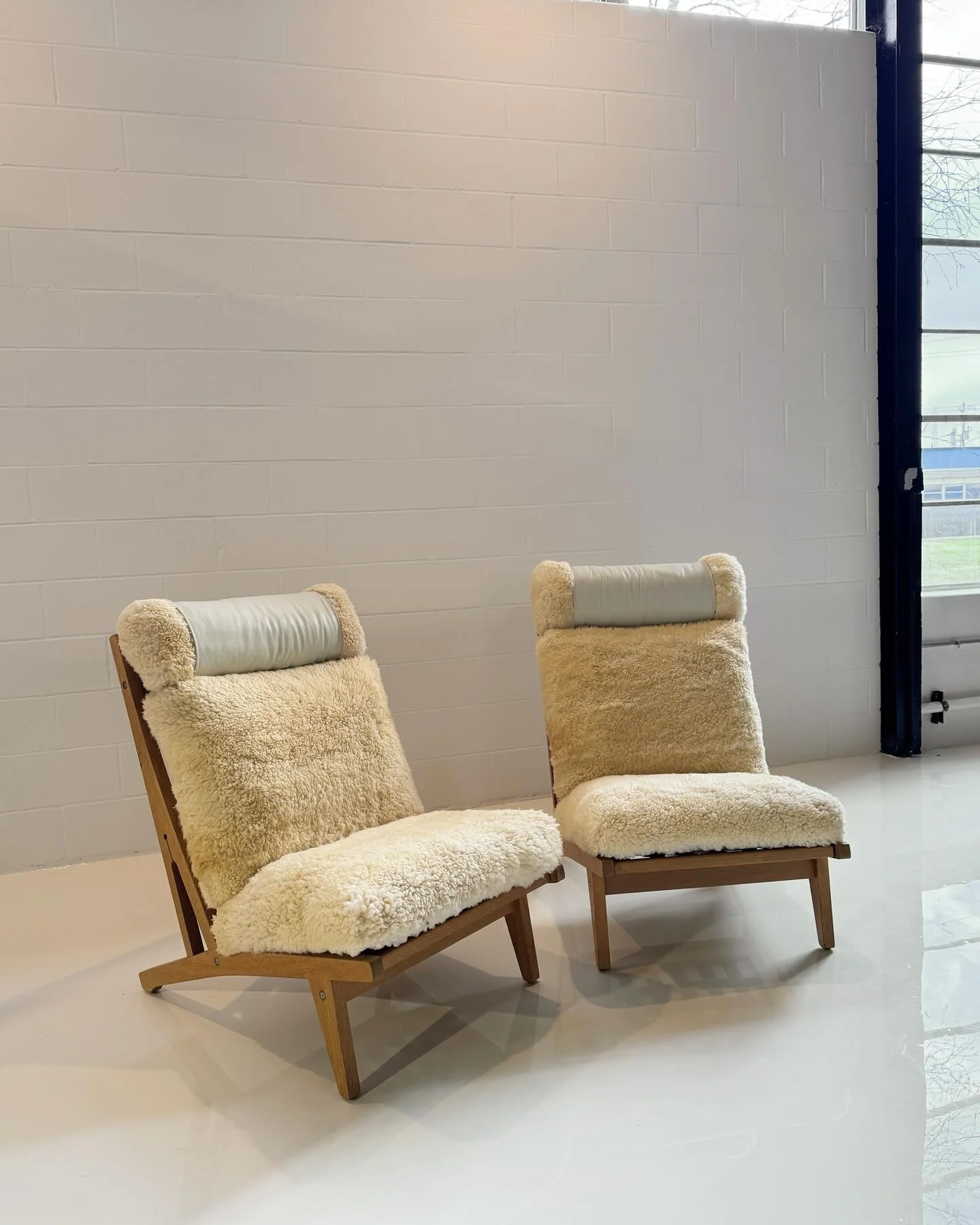Model GE 375 Lounge Chair in California Sheepskin, Two Available - Image 3