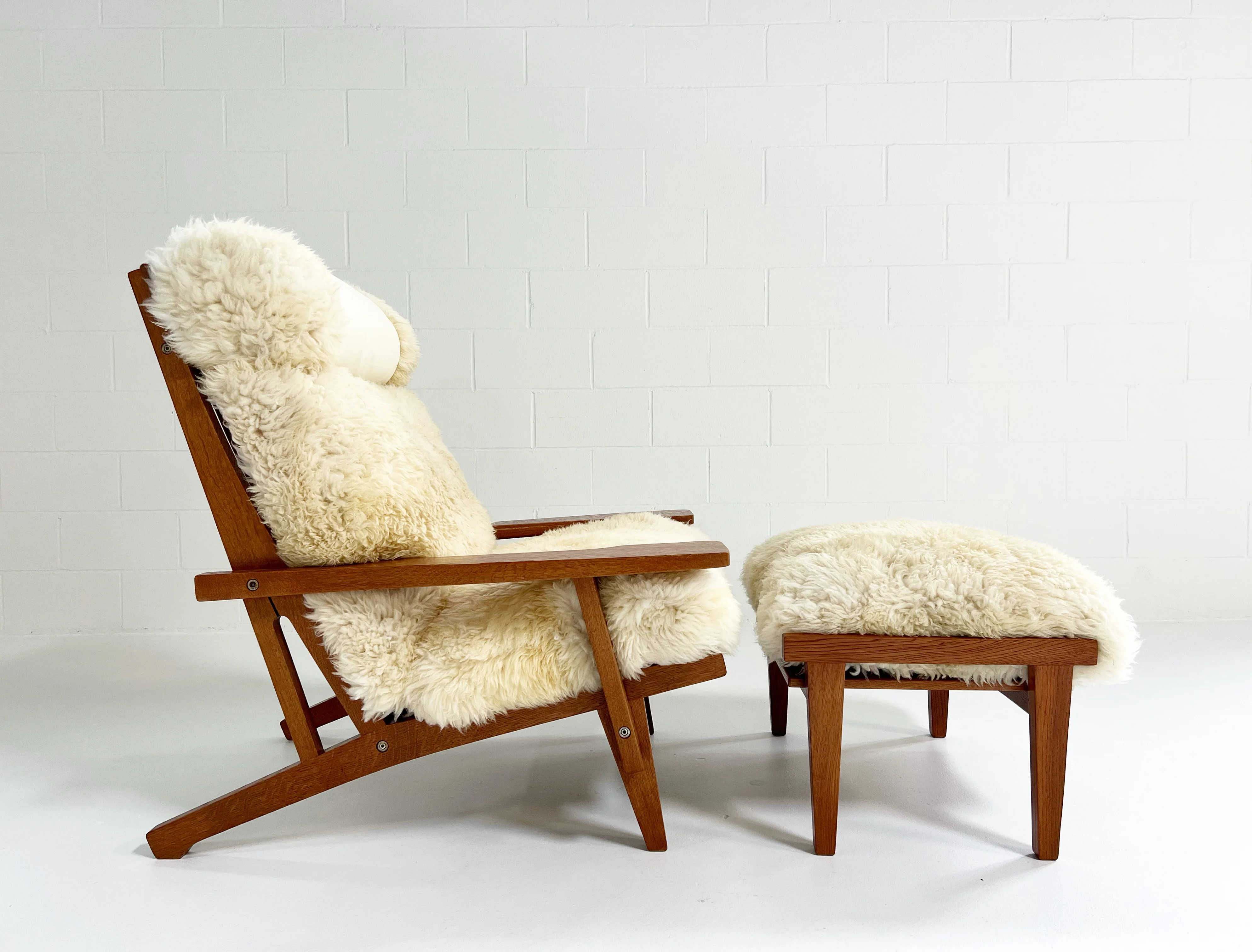 Model GE 375 Paddle Chair and Ottoman in California Sheepskin - Image 3