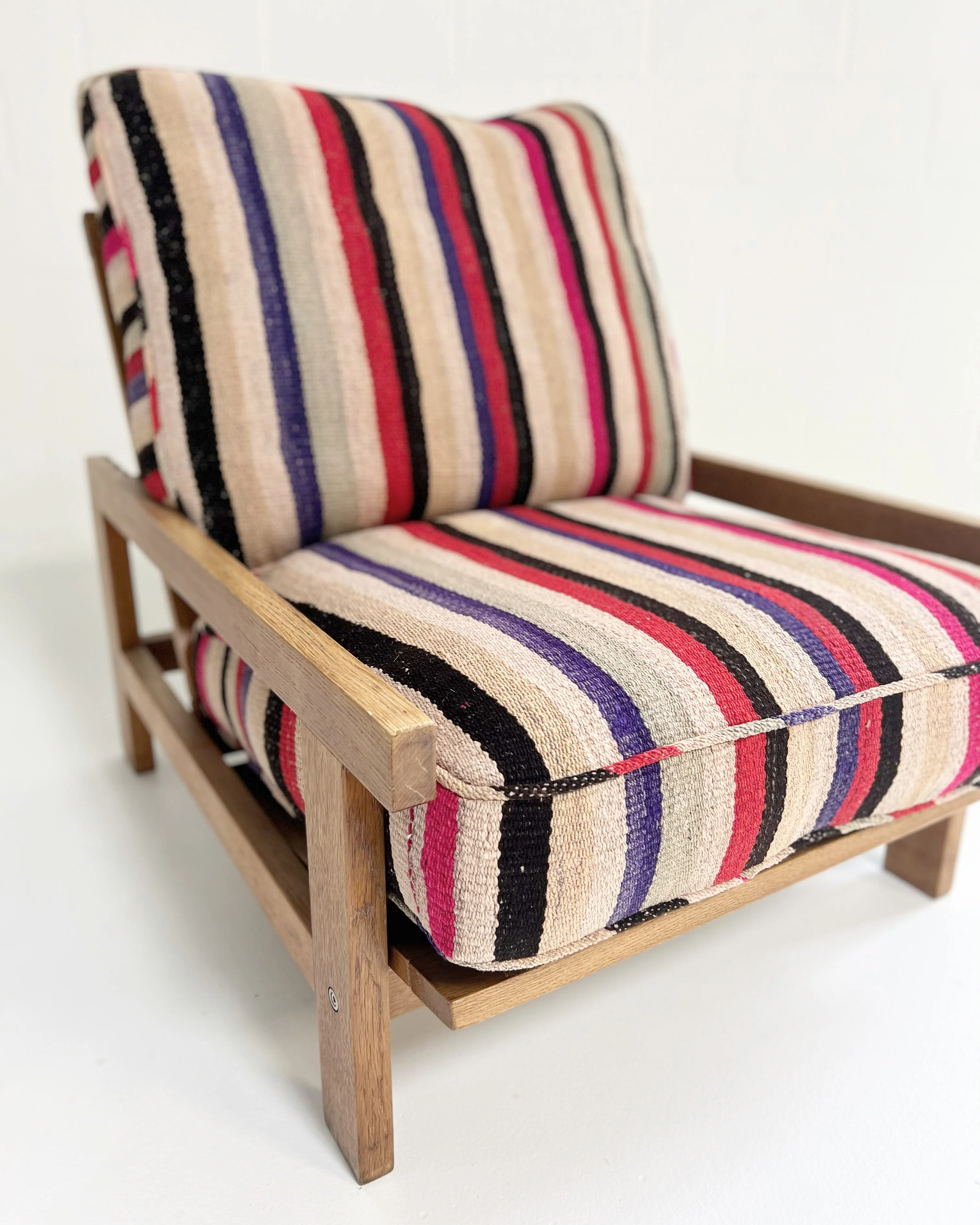 Model GE 412 Lounge Chair with Custom Frazada Cushions - Image 4