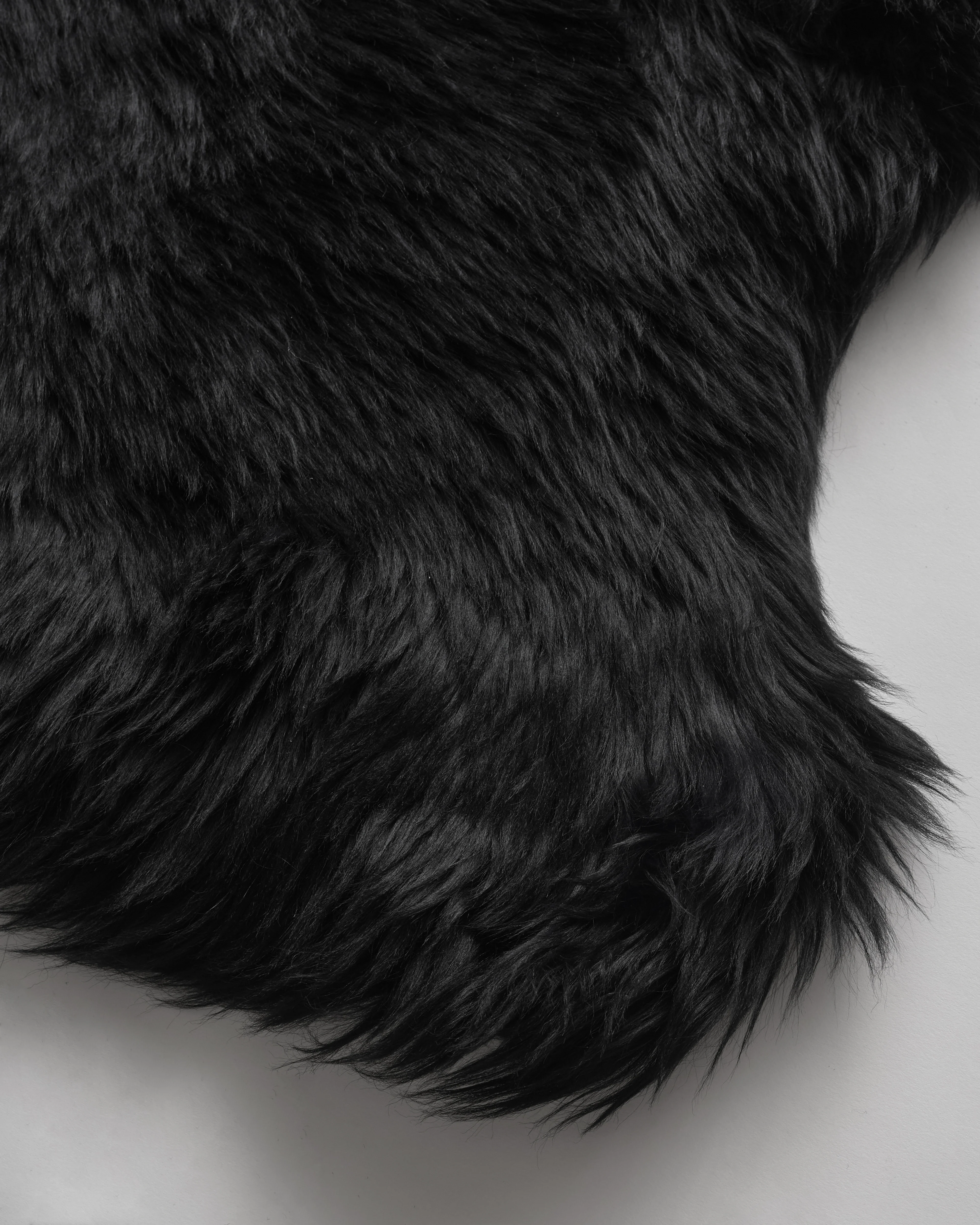 New Zealand Sheepskin Rug - Black - Image 2