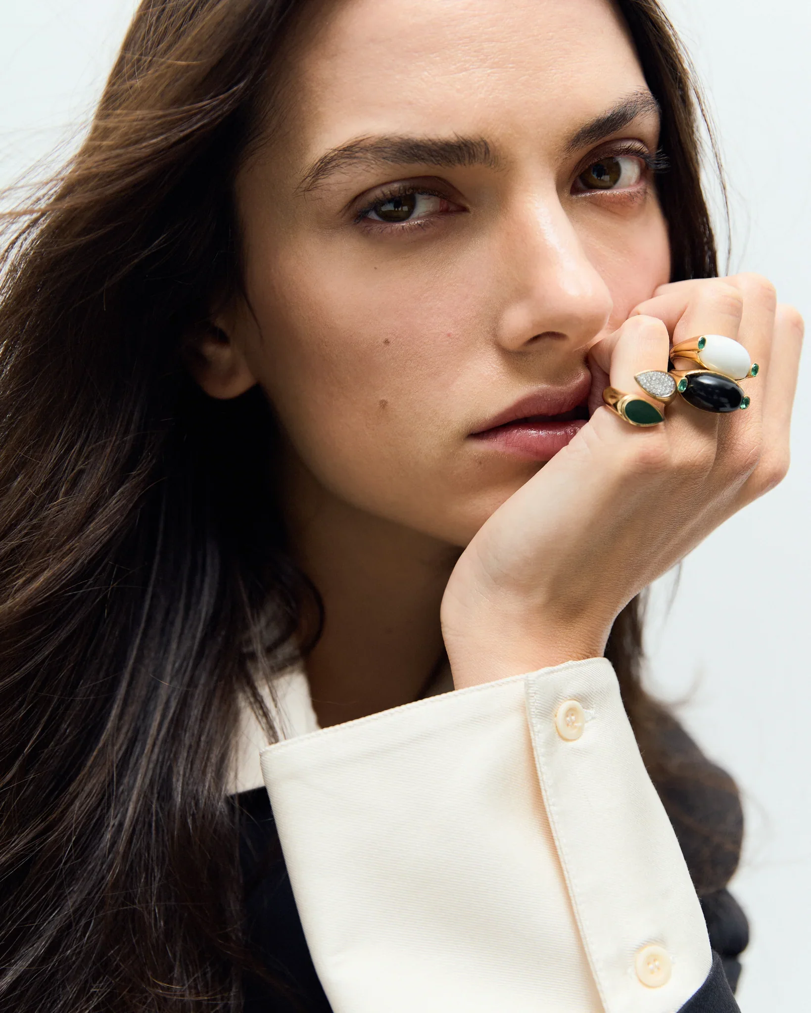 Oval White Agate and Emerald Signet Ring - Image 5