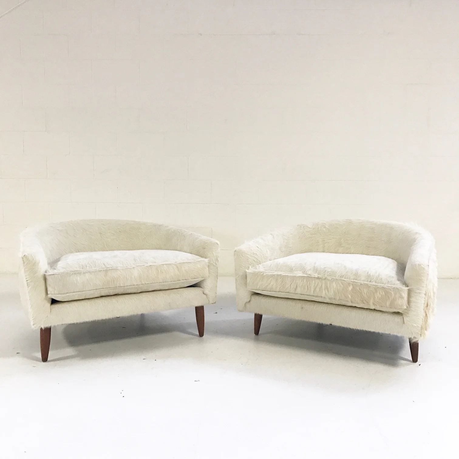 Cloud Chairs in Brazilian Cowhide, pair - Image 3