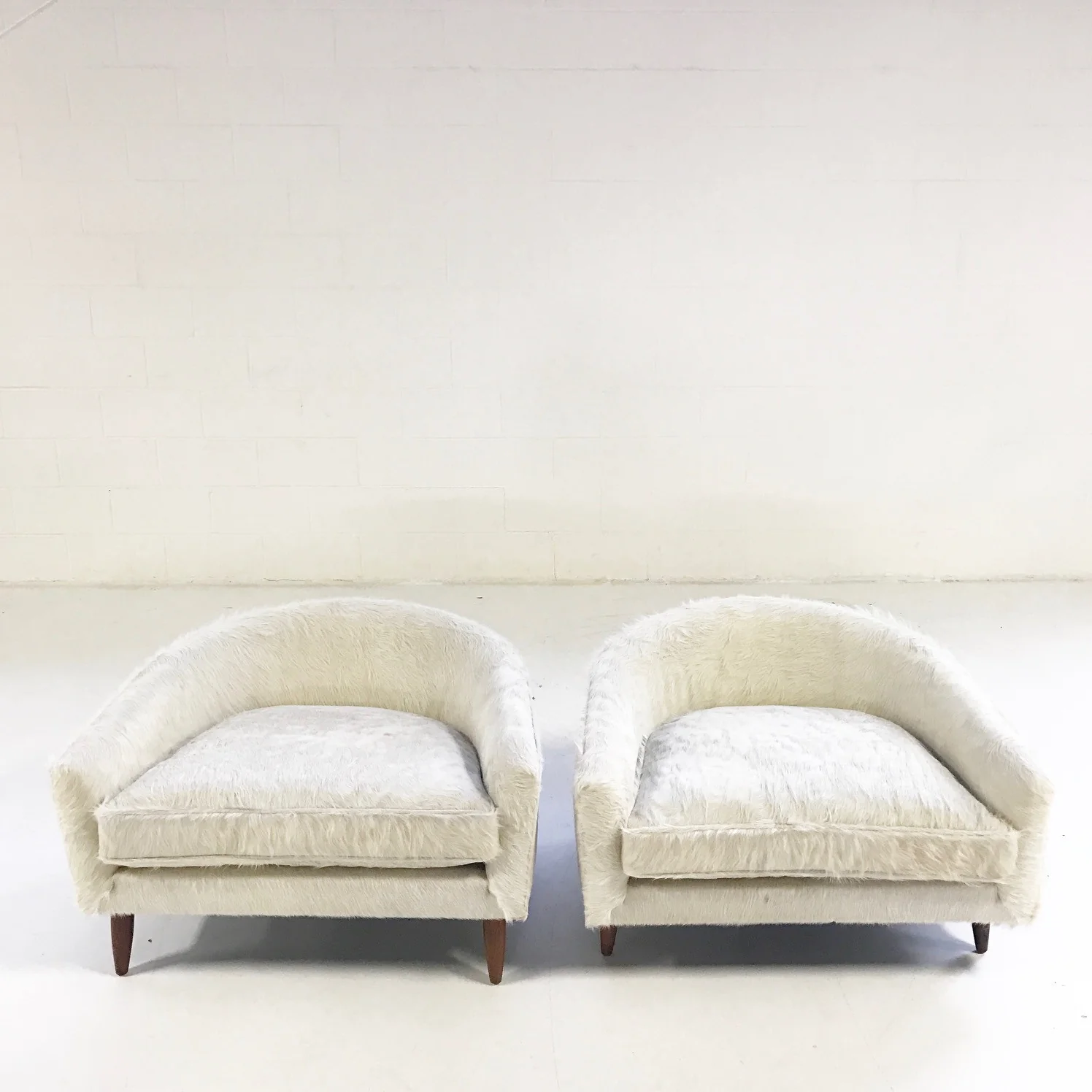 Cloud Chairs in Brazilian Cowhide, pair - Image 4