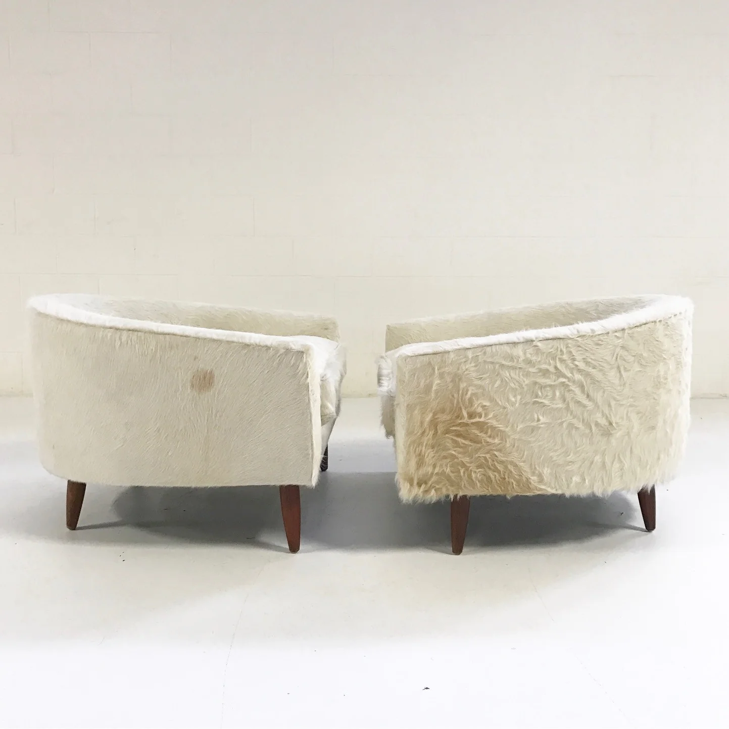 Cloud Chairs in Brazilian Cowhide, pair - Image 5