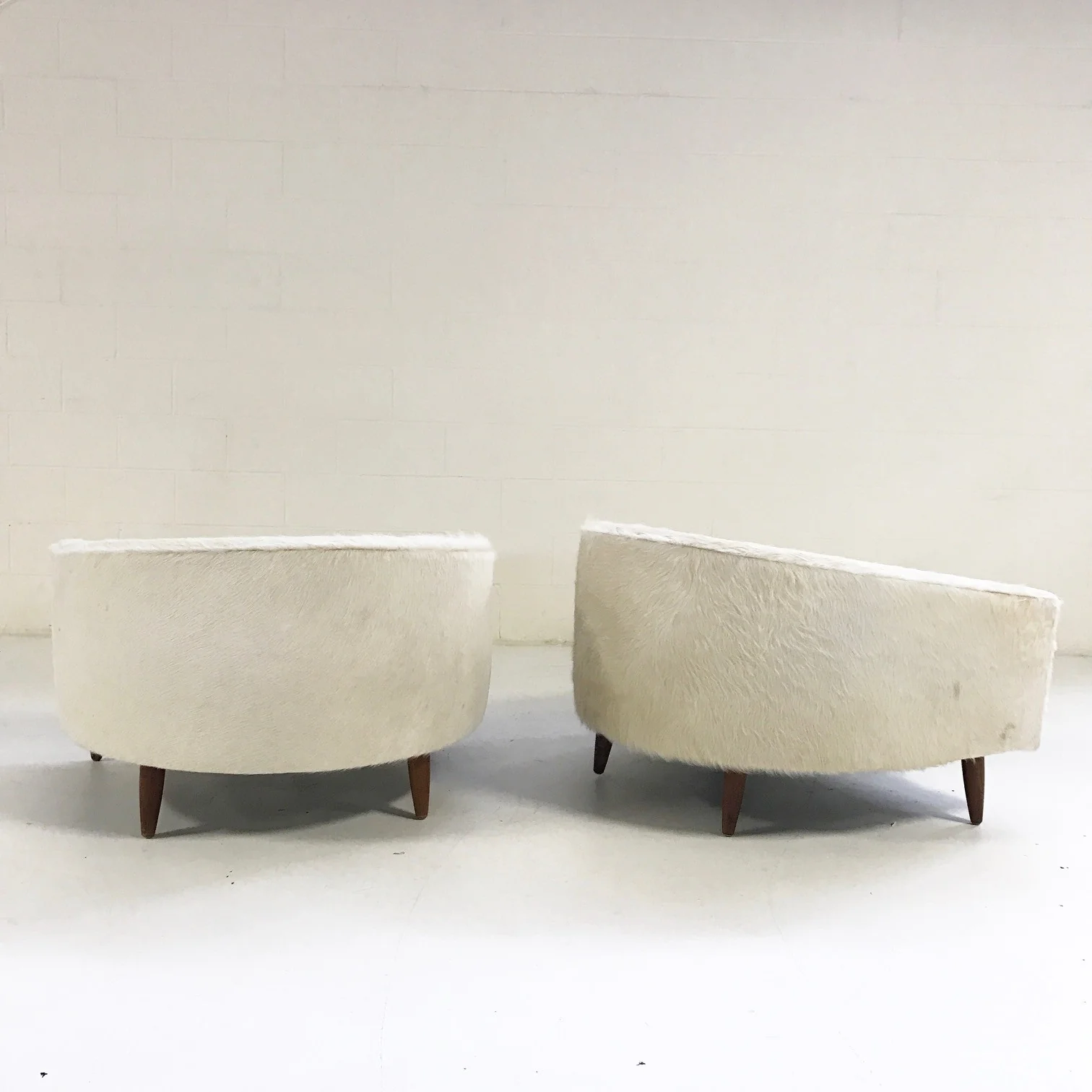 Cloud Chairs in Brazilian Cowhide, pair - Image 6