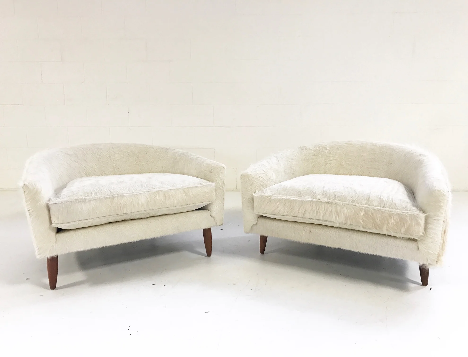 Cloud Chairs in Brazilian Cowhide, pair - Image 8