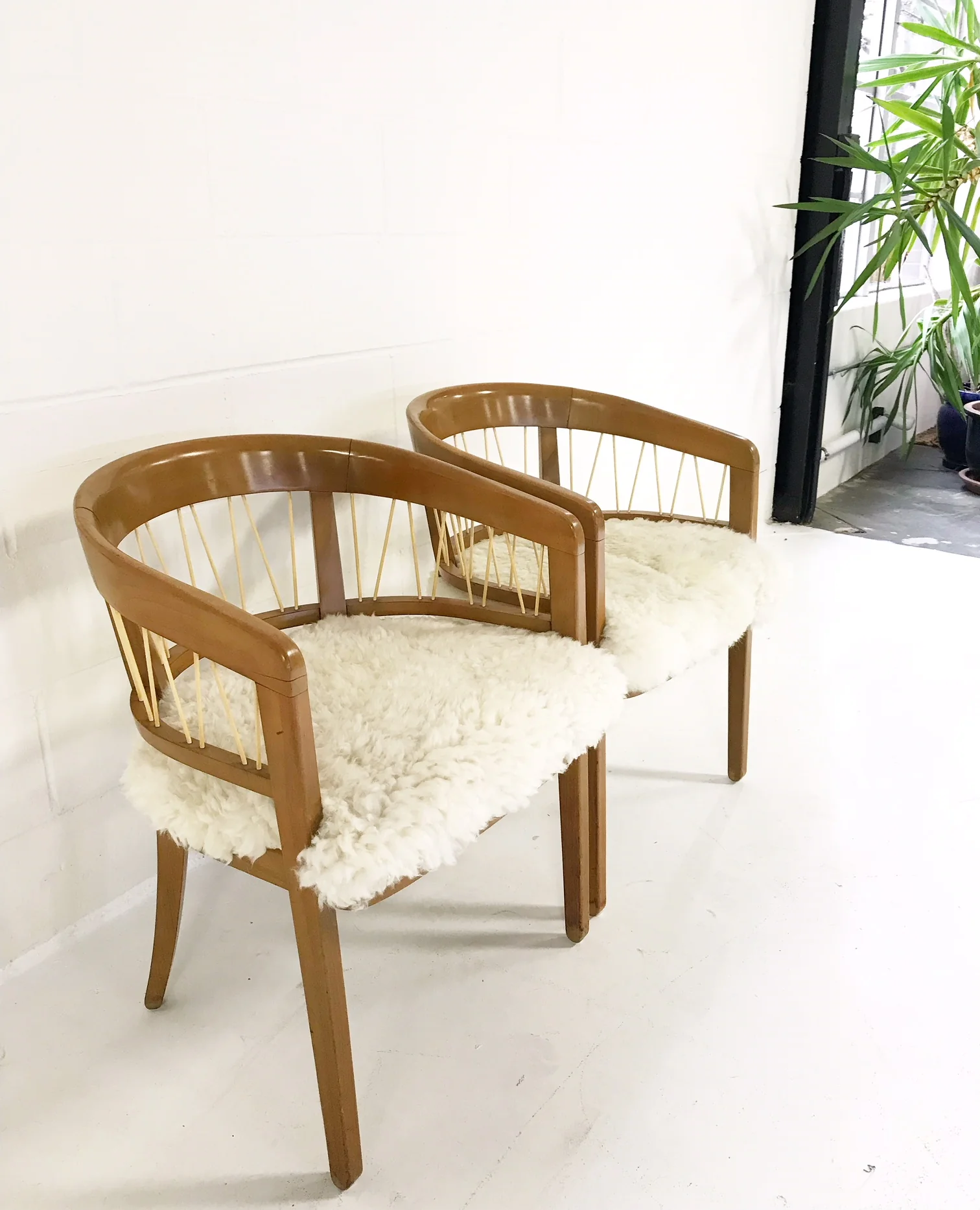 Armchairs in Brazilian Sheepskin, pair - Image 8