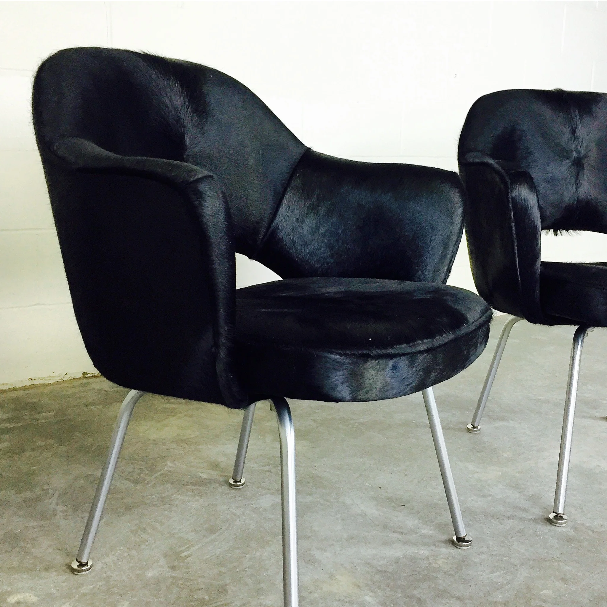 Executive Armchairs in Brazilian Cowhide, pair - Image 3