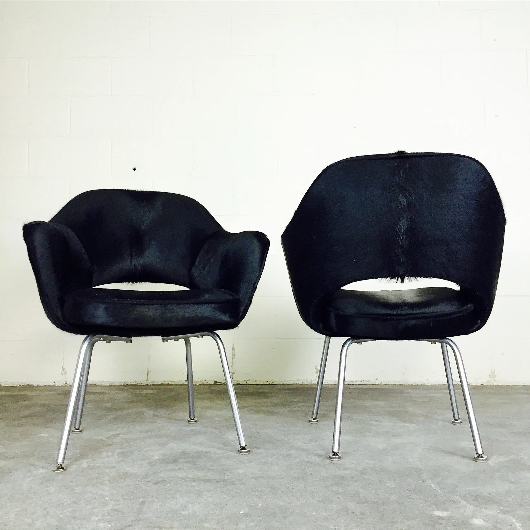 Executive Armchairs in Brazilian Cowhide, pair - Image 5