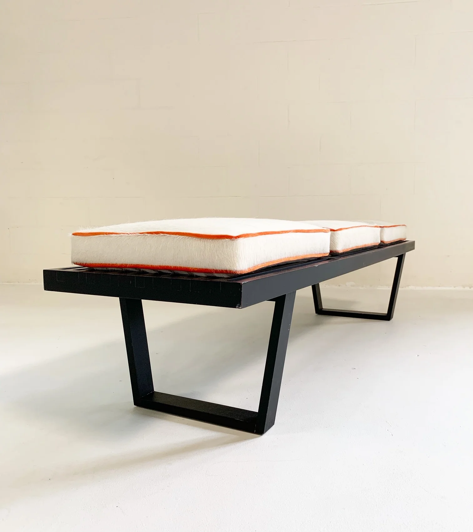 Model 4692 Platform Bench with Cowhide Cushions - Image 3