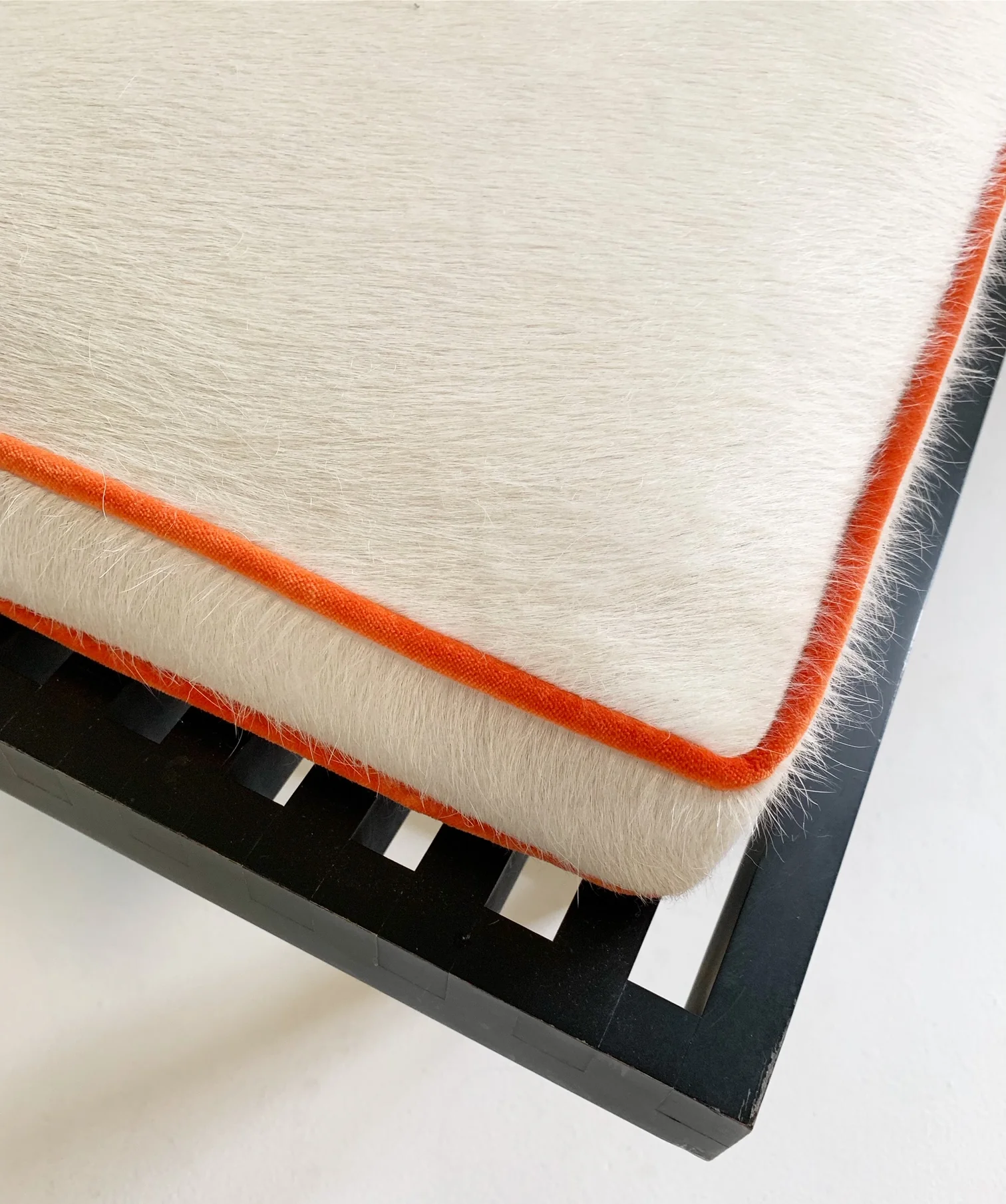 Model 4692 Platform Bench with Cowhide Cushions - Image 4
