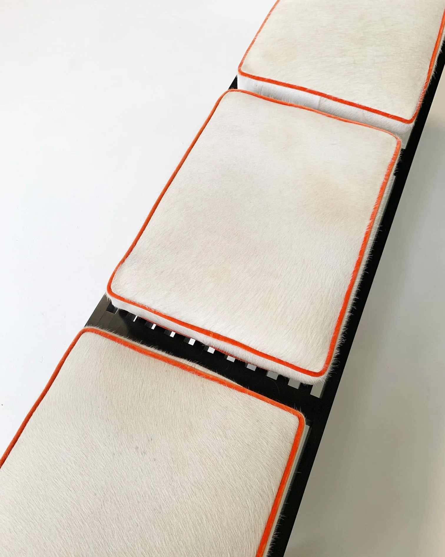 Model 4692 Platform Bench with Cowhide Cushions - Image 5