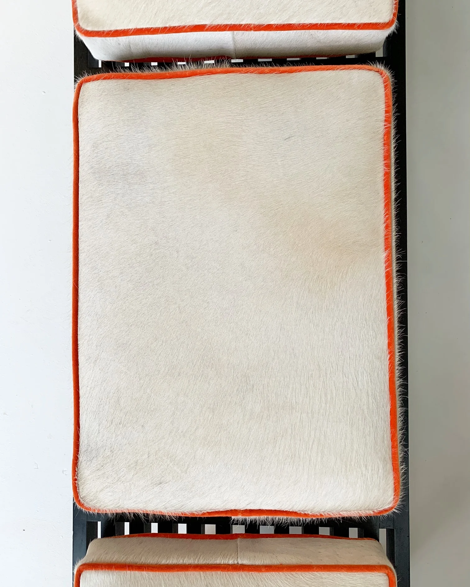 Model 4692 Platform Bench with Cowhide Cushions - Image 6