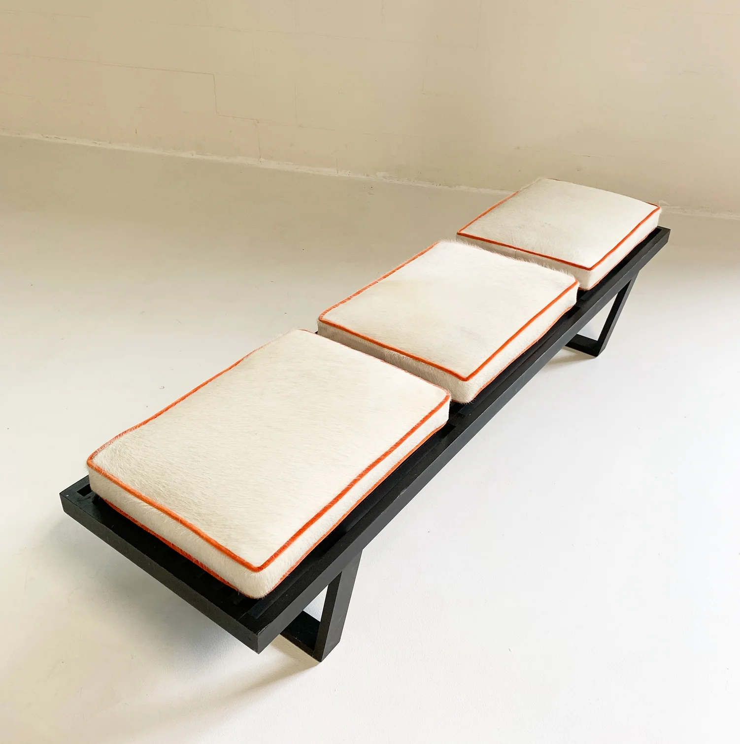 Model 4692 Platform Bench with Cowhide Cushions - Image 7